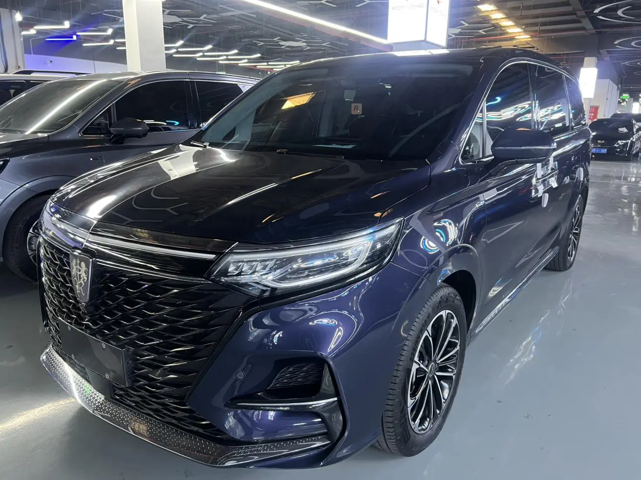 Roewe iMAX8