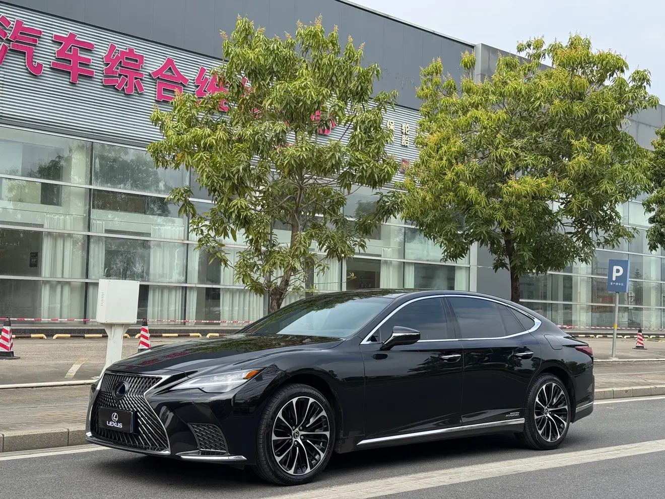 Lexus LS