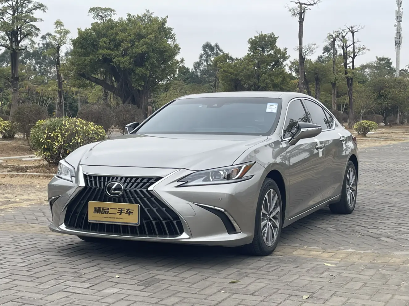 Lexus ES