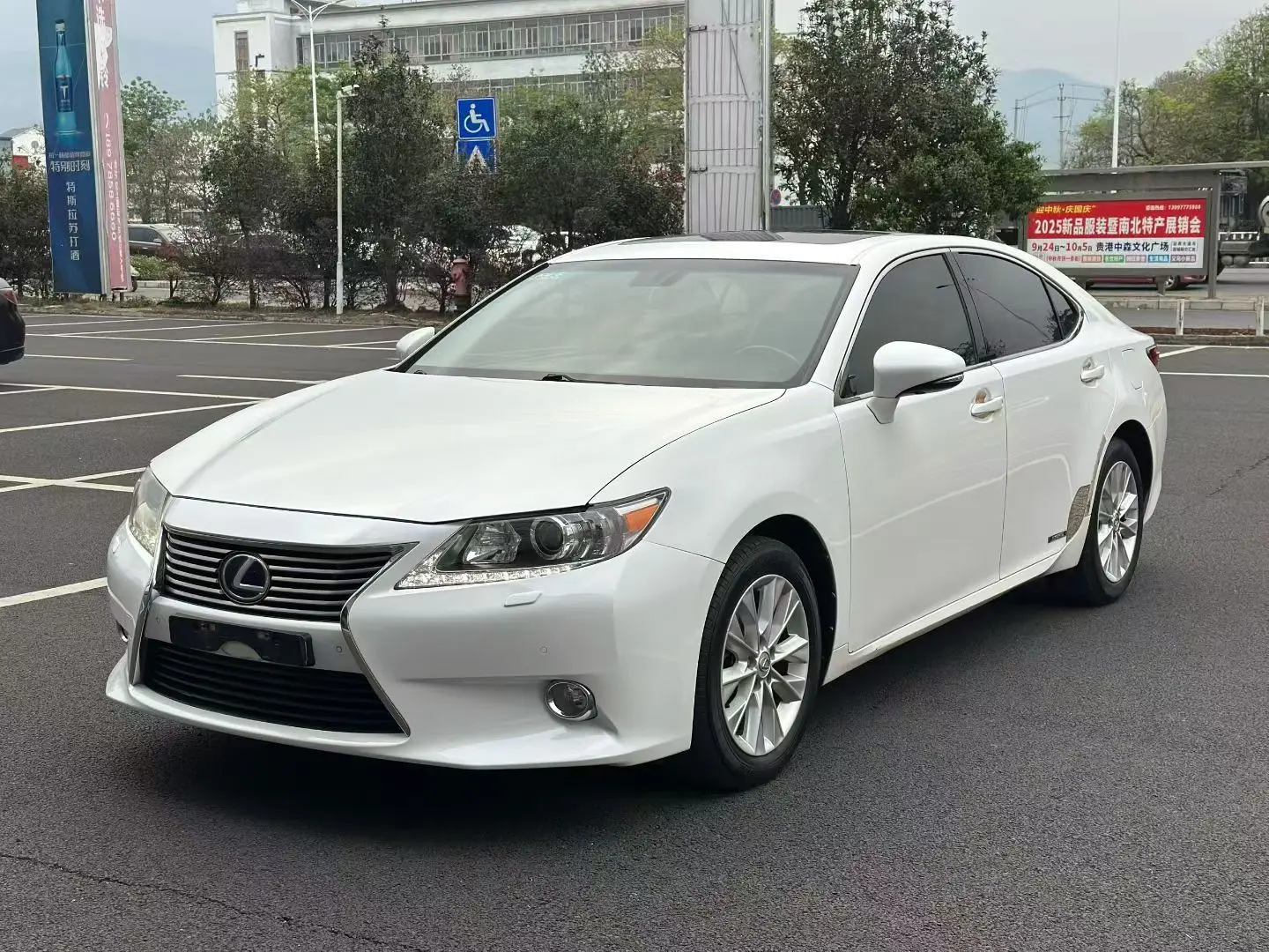Lexus ES