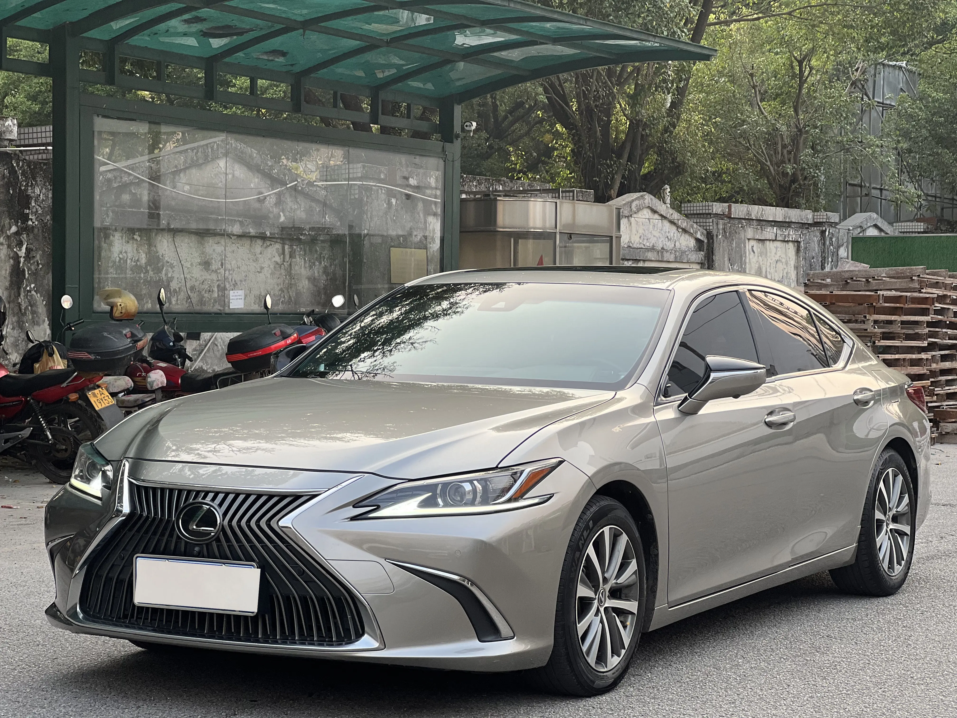 Lexus ES