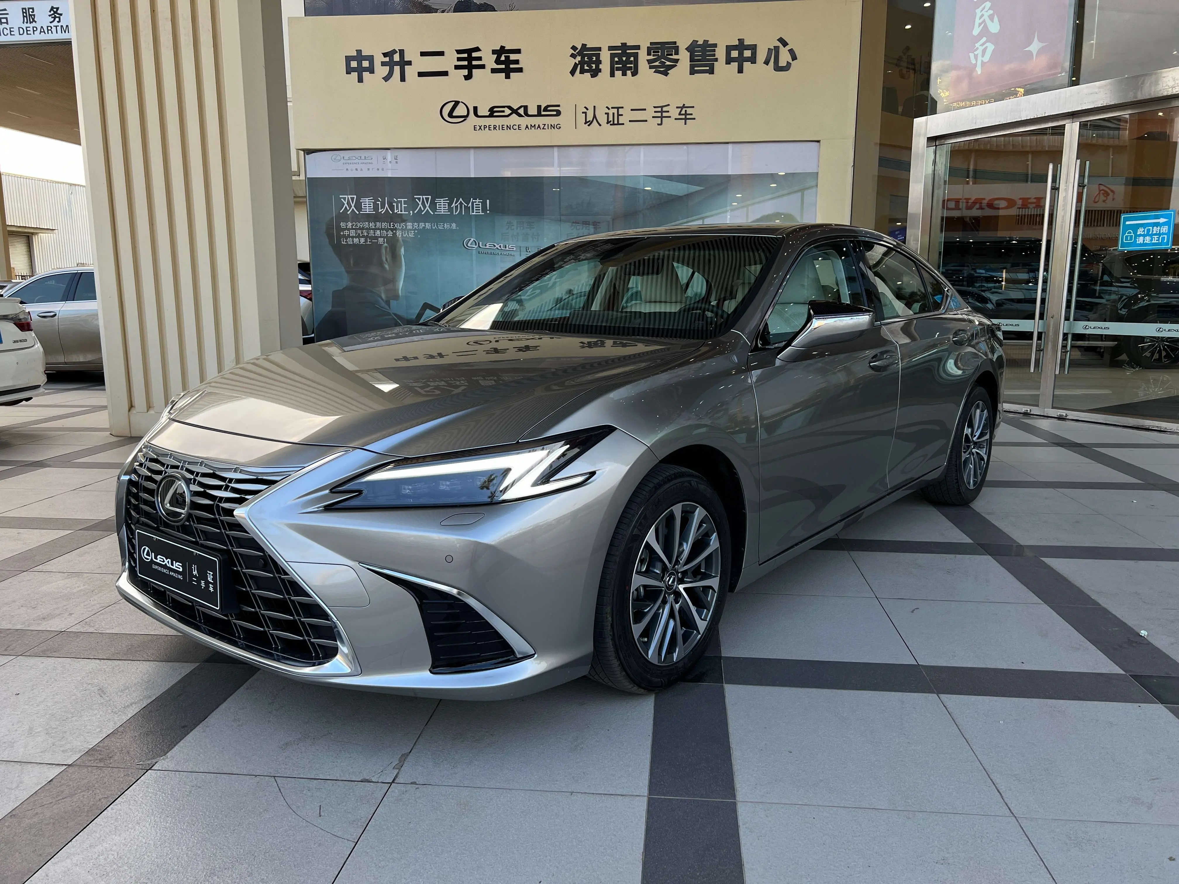 Lexus ES