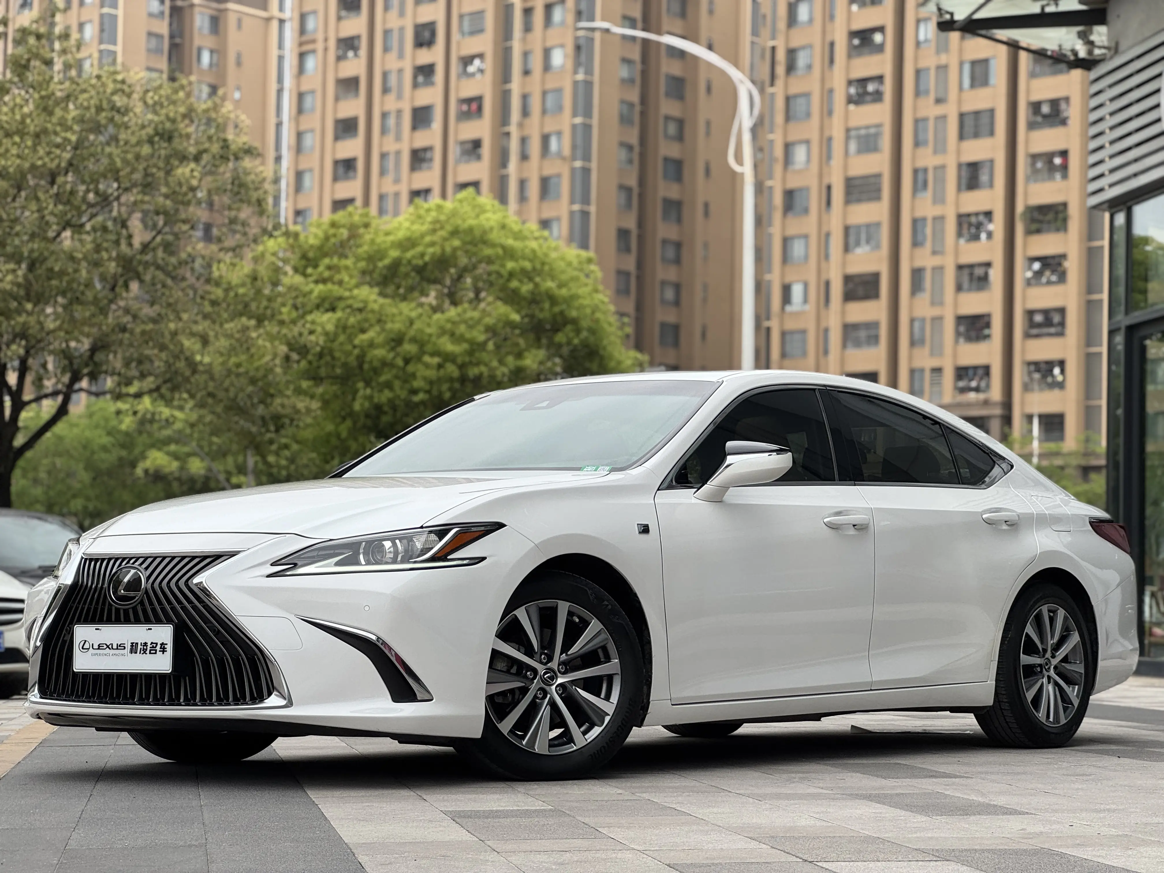 Lexus ES