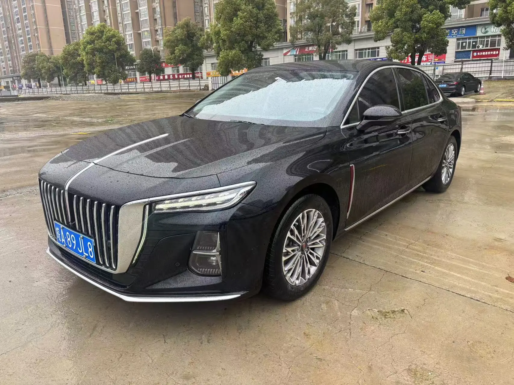 Hongqi H5  из Китая