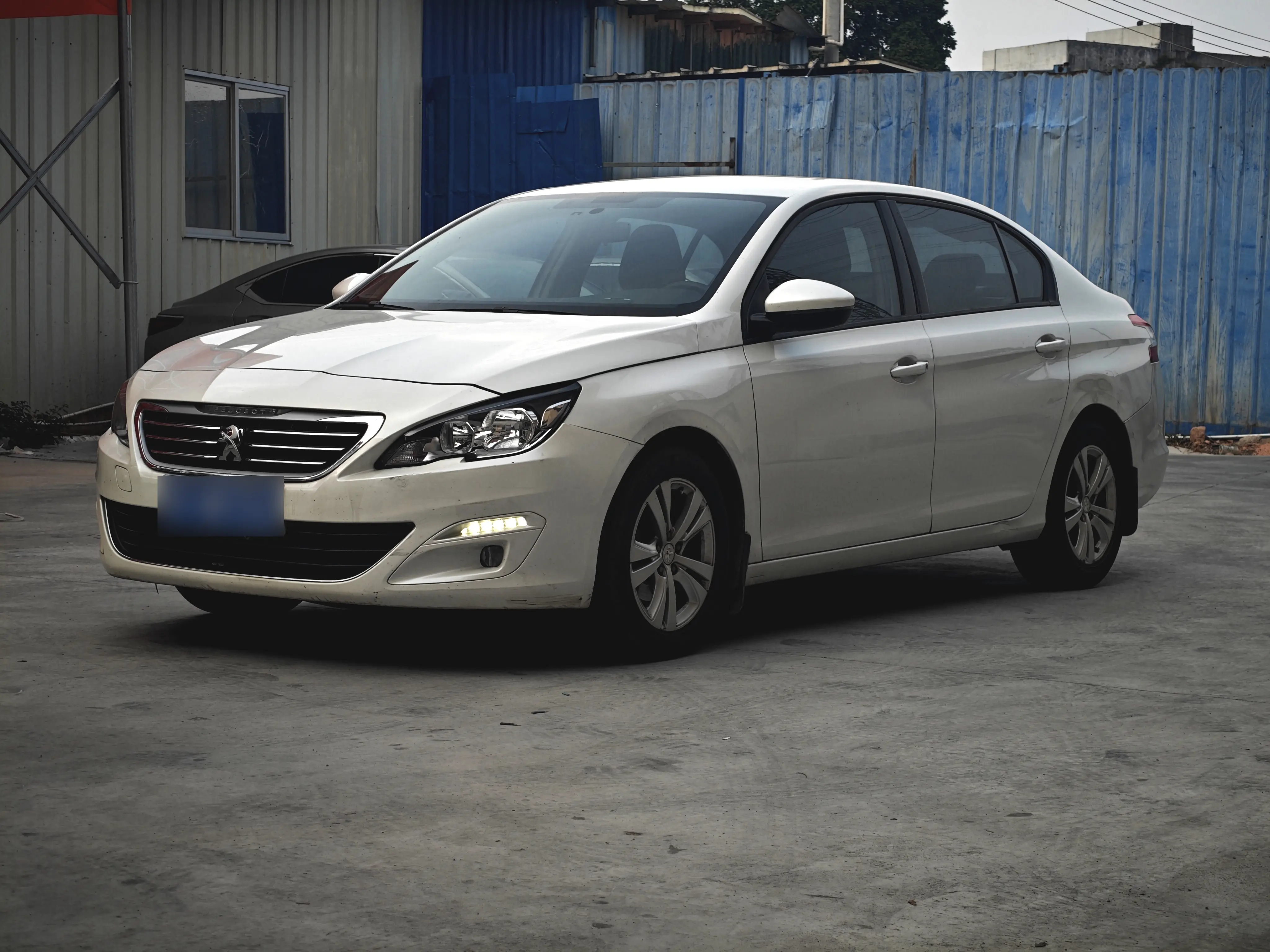 Peugeot 408