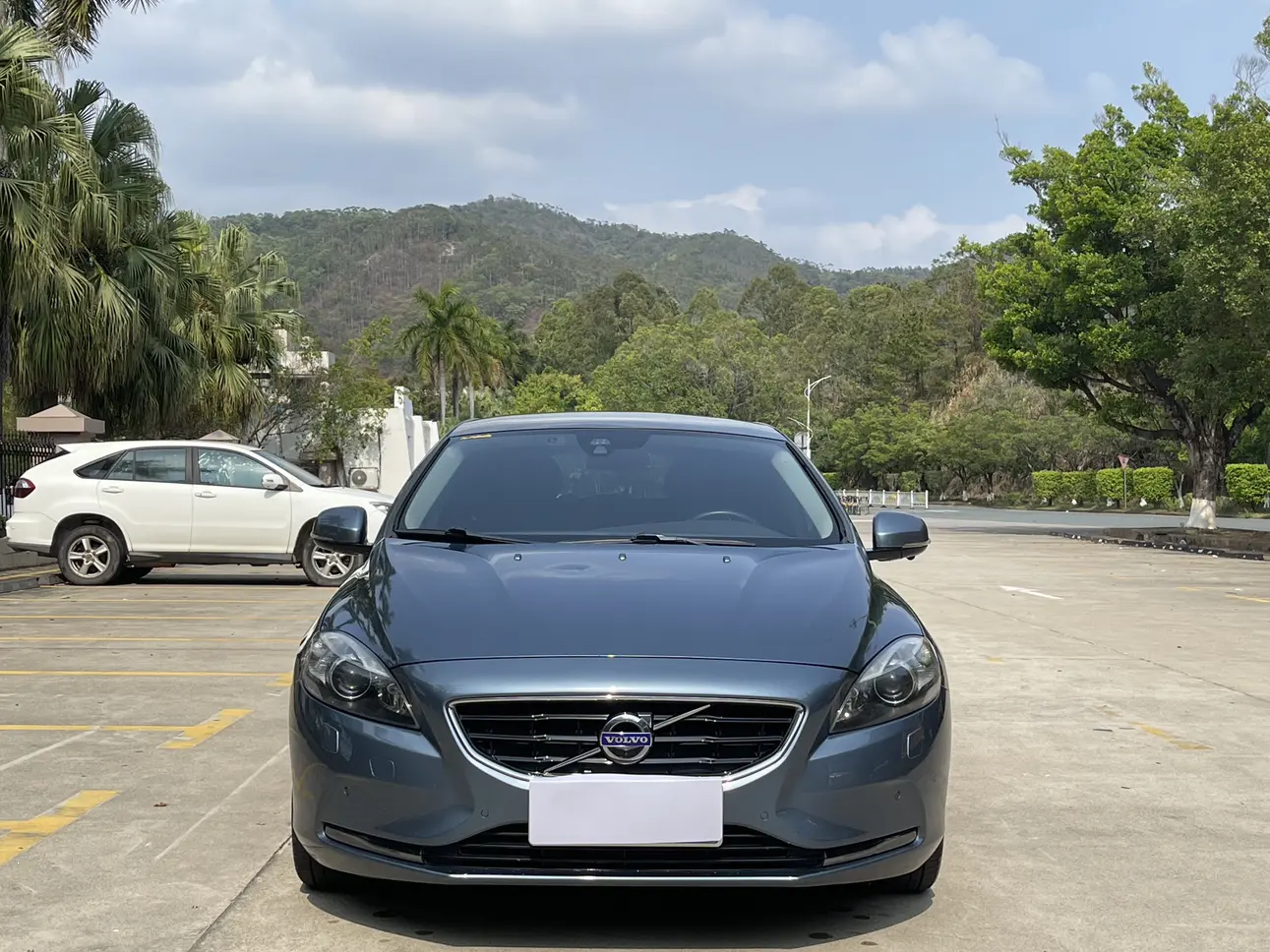 Volvo V40  из Китая