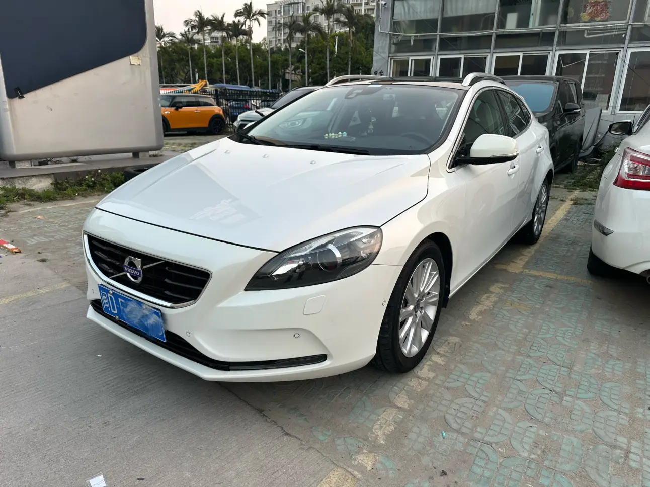 Volvo V40  из Китая