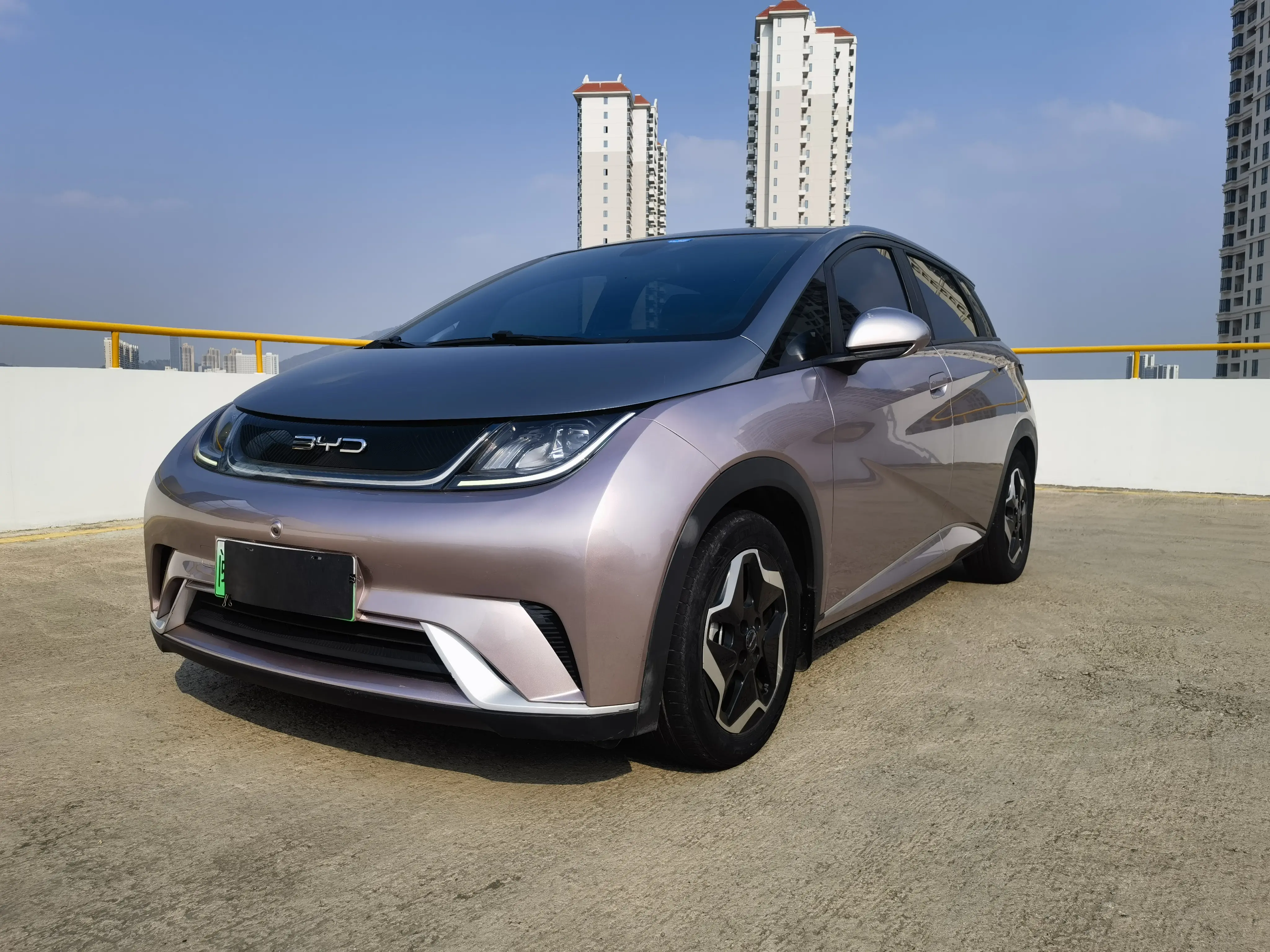 BYD Dolphin  из Китая