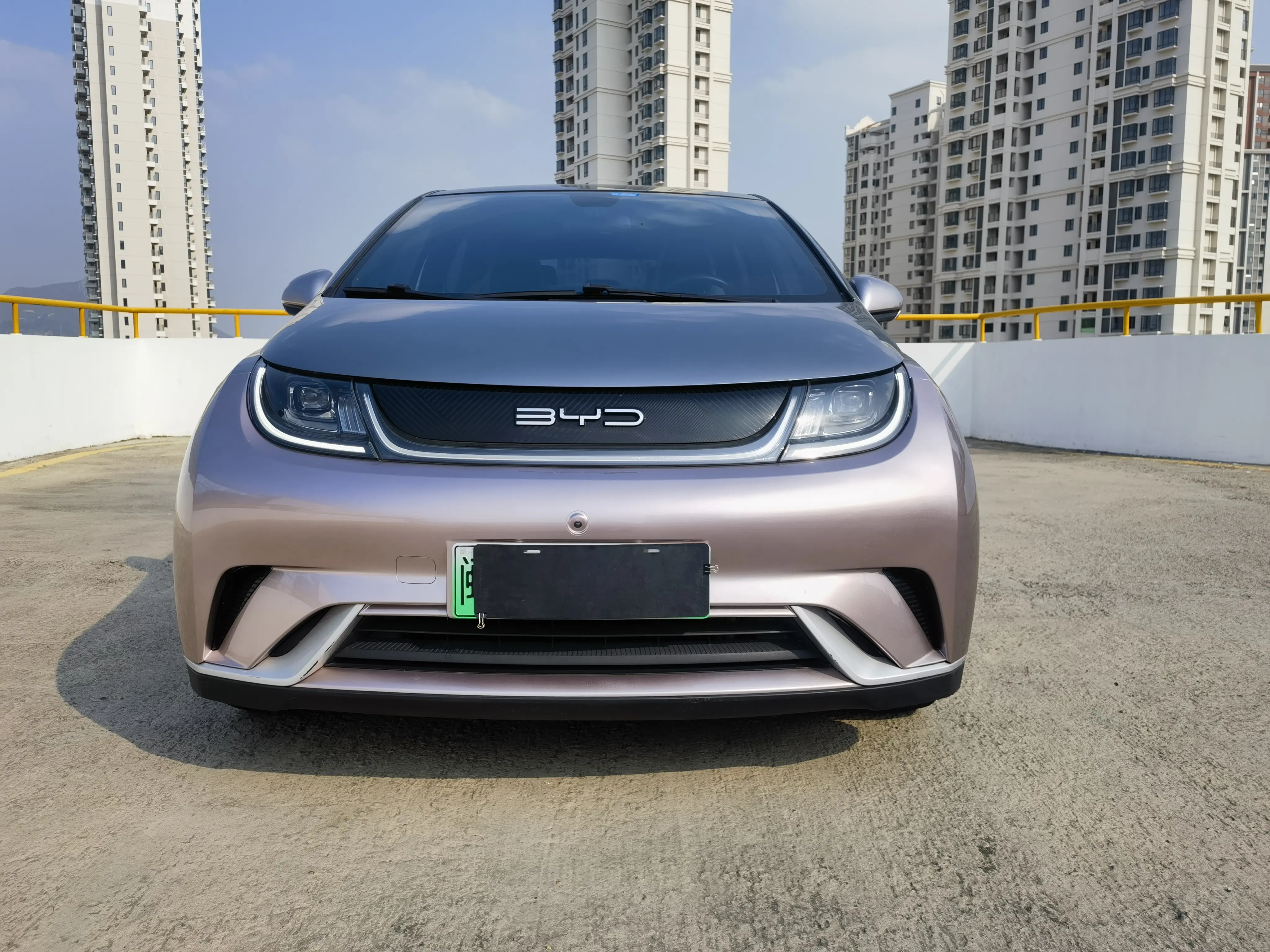 BYD Dolphin  из Китая