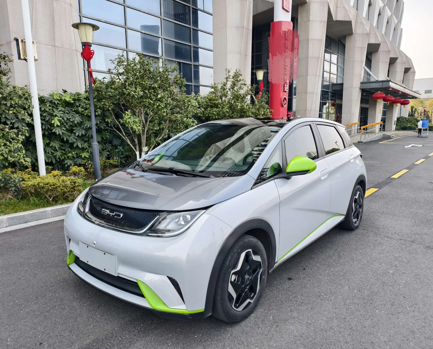 BYD Dolphin  из Китая