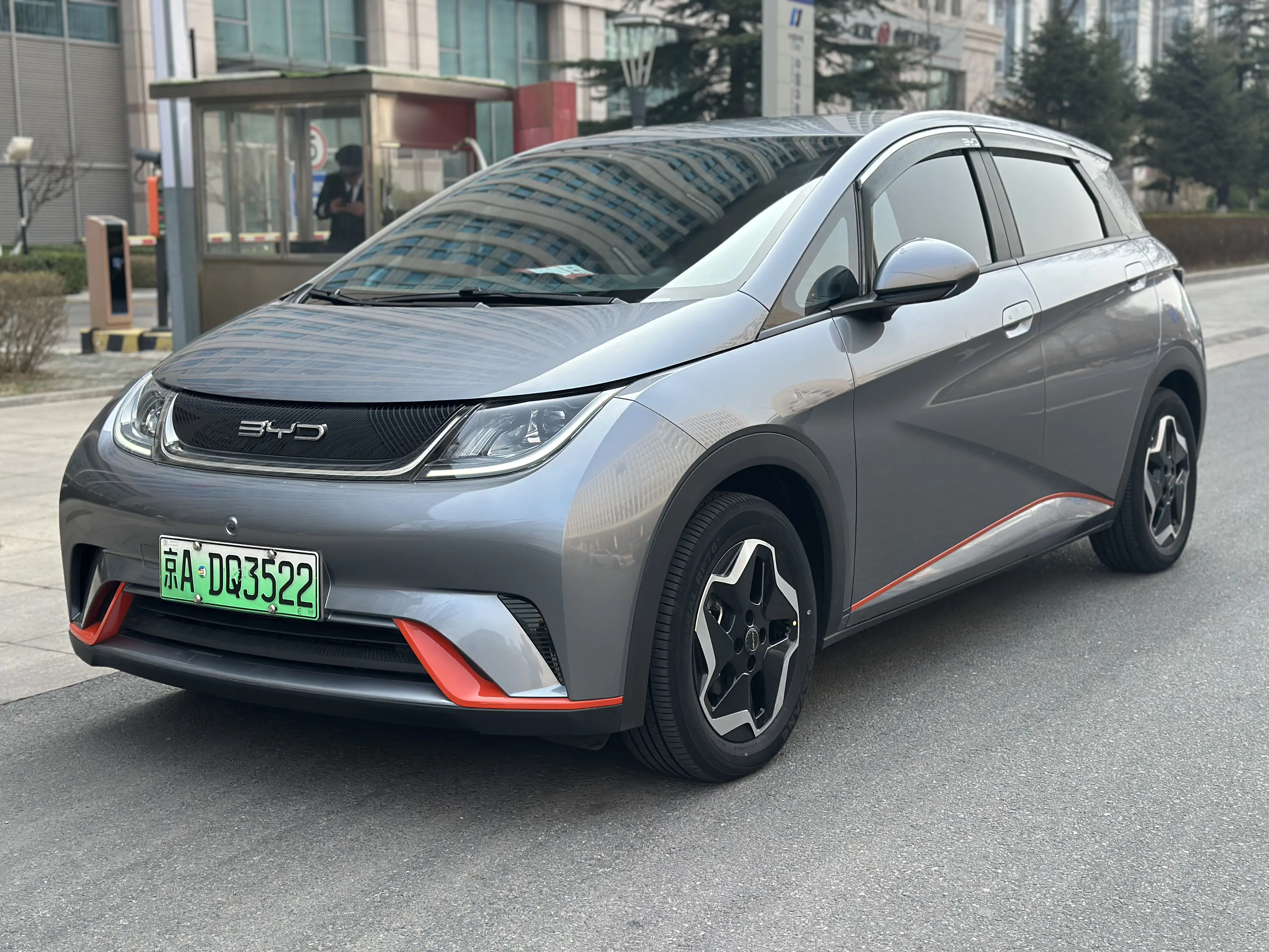 BYD Dolphin  из Китая