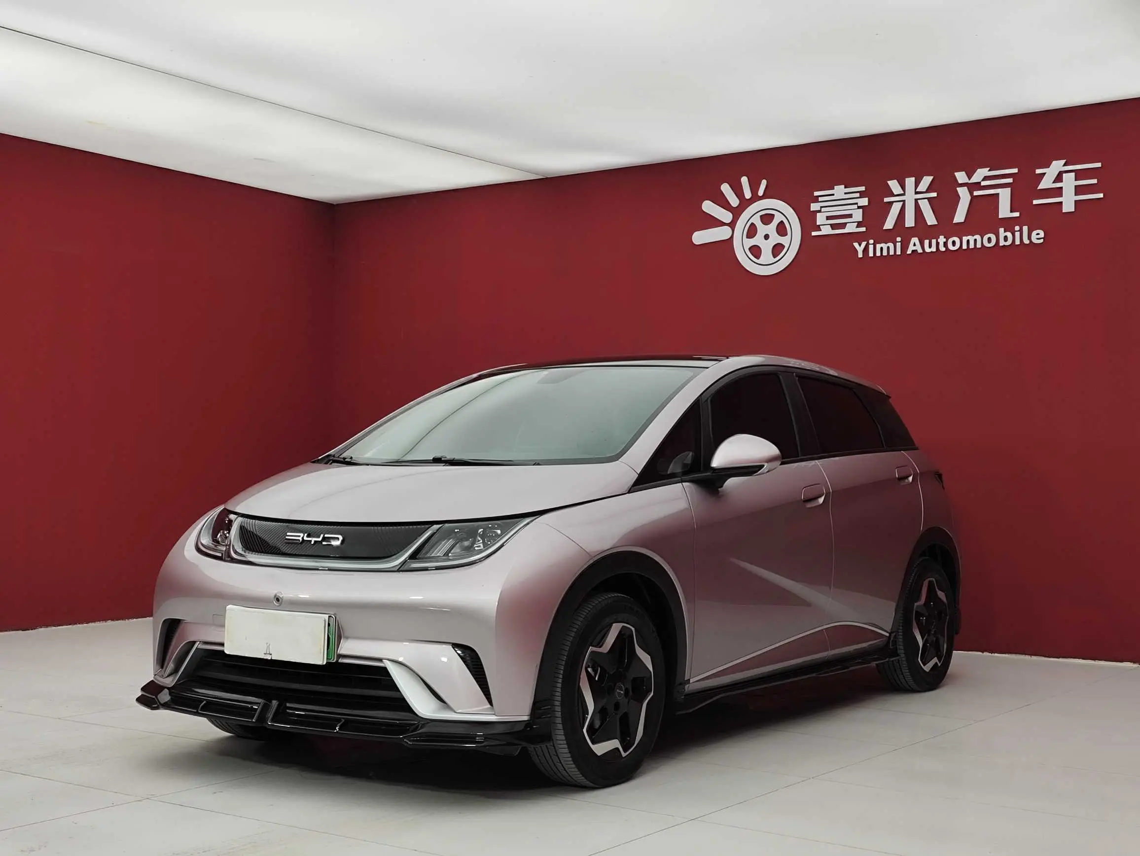 BYD Dolphin  из Китая