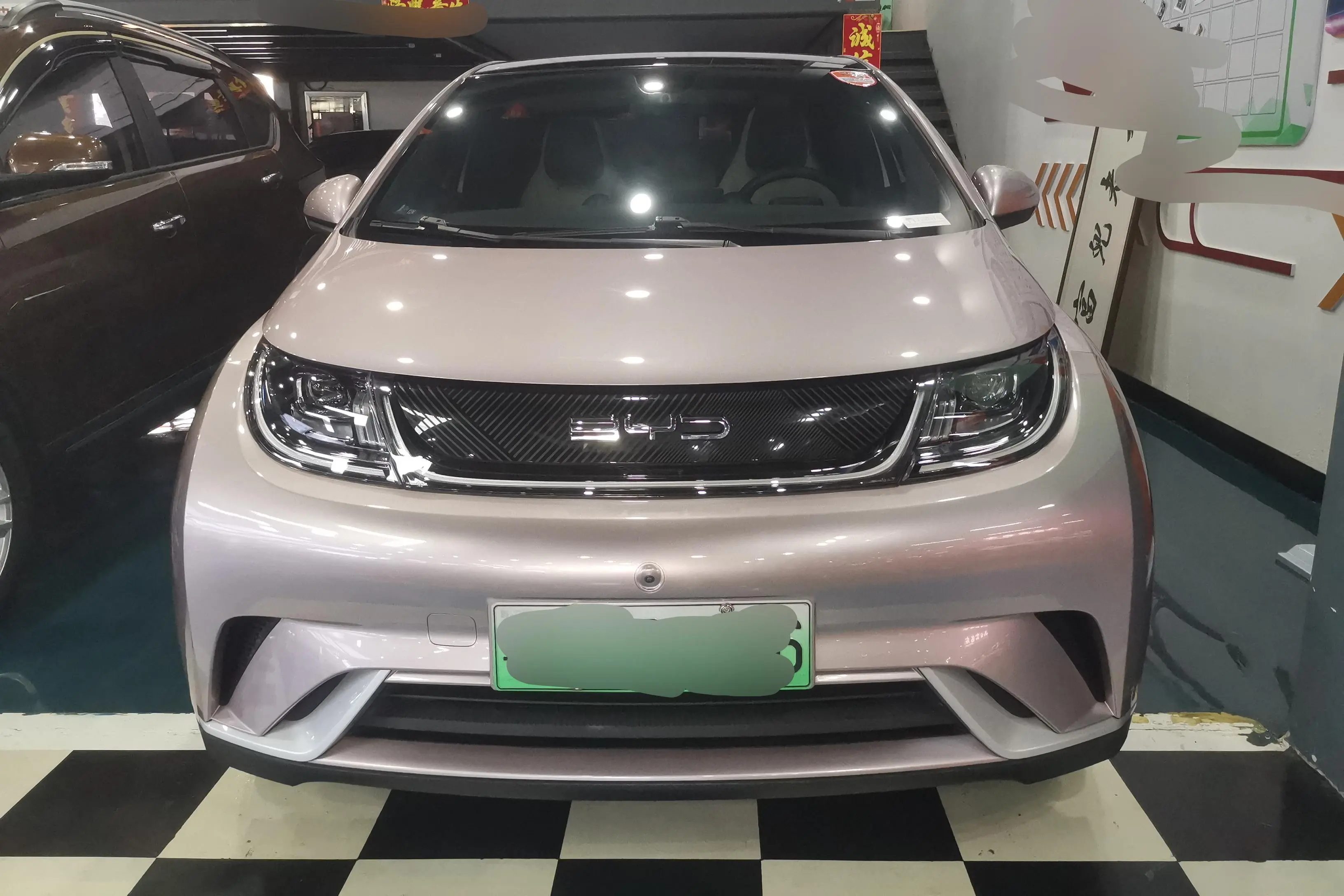 BYD Dolphin  из Китая