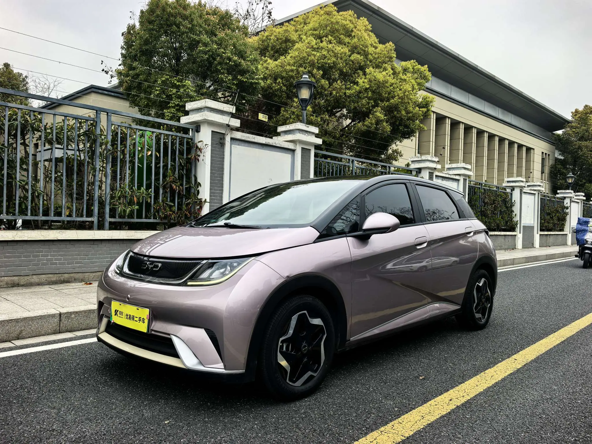 BYD Dolphin  из Китая