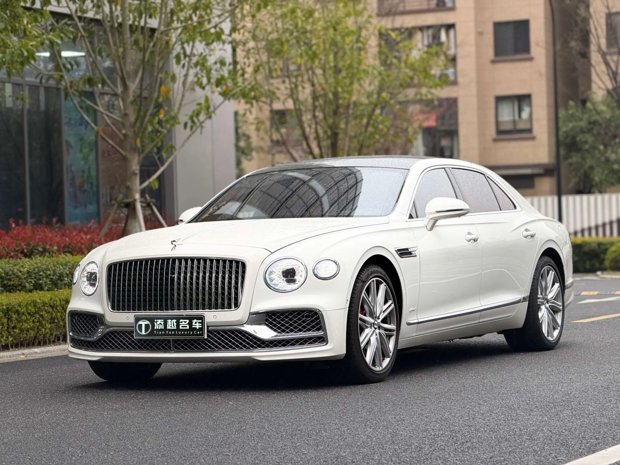 Bentley Flying Spur PHEV  из Китая