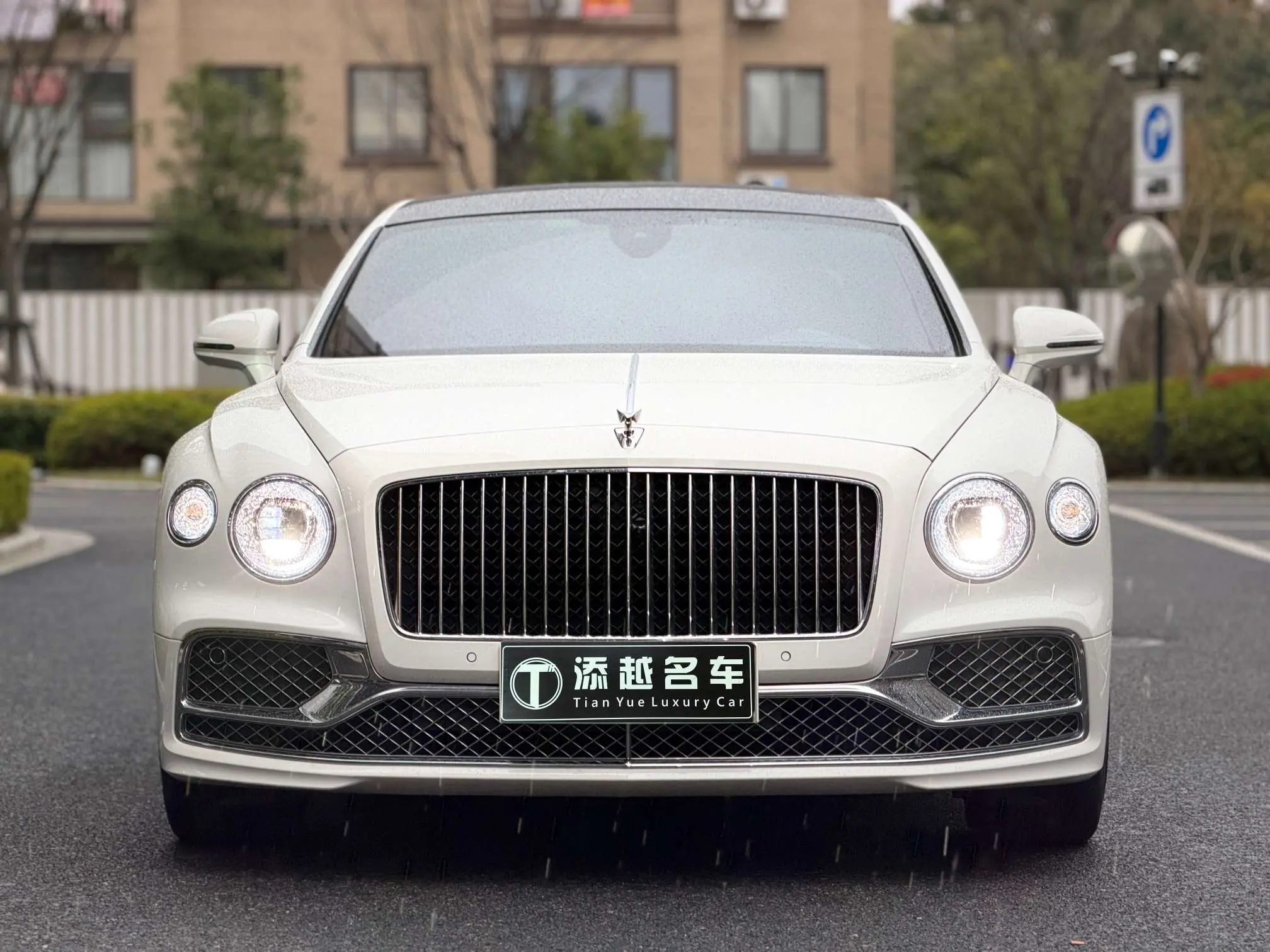 Bentley Flying Spur PHEV  из Китая