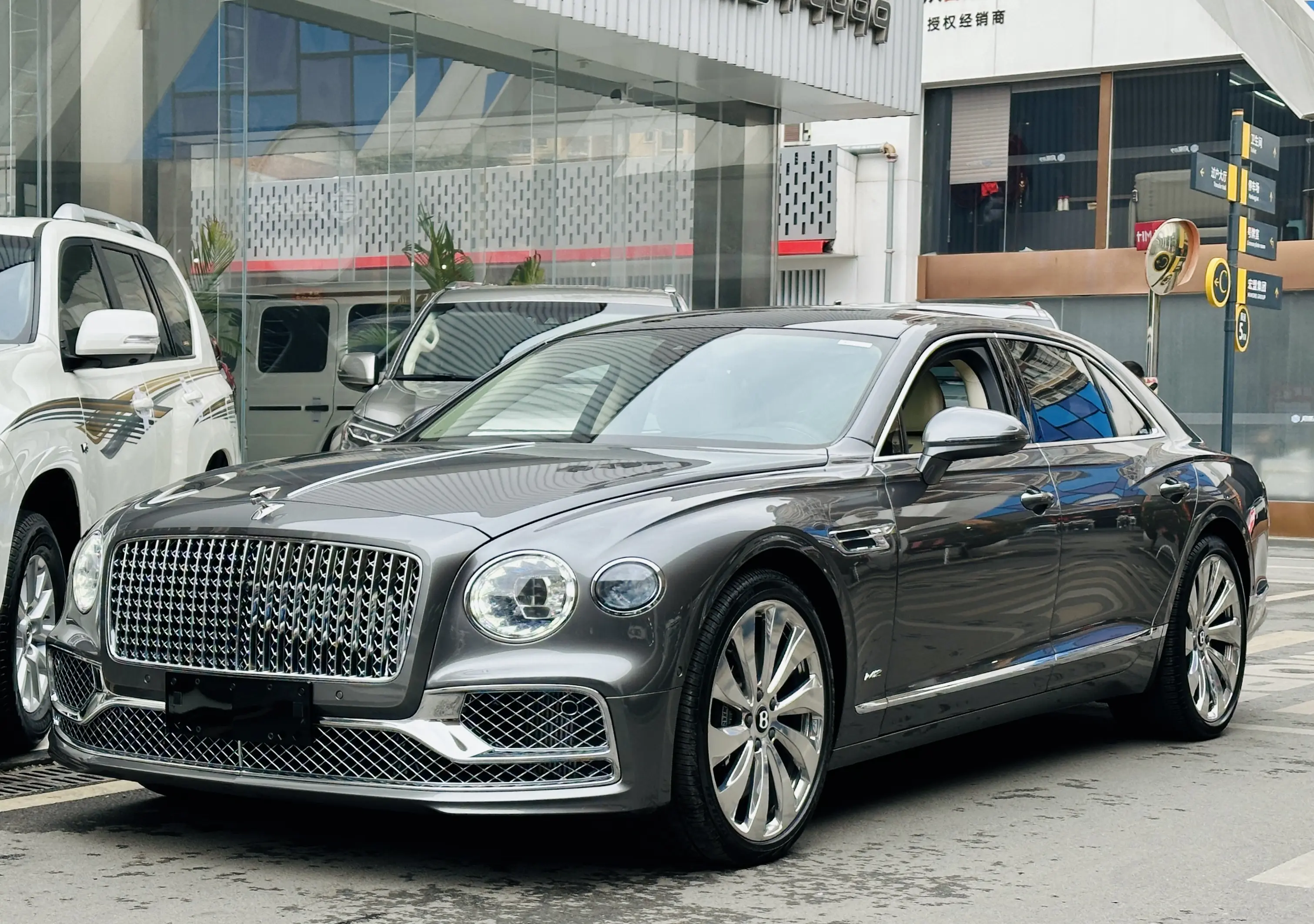 Bentley Galloping  из Китая