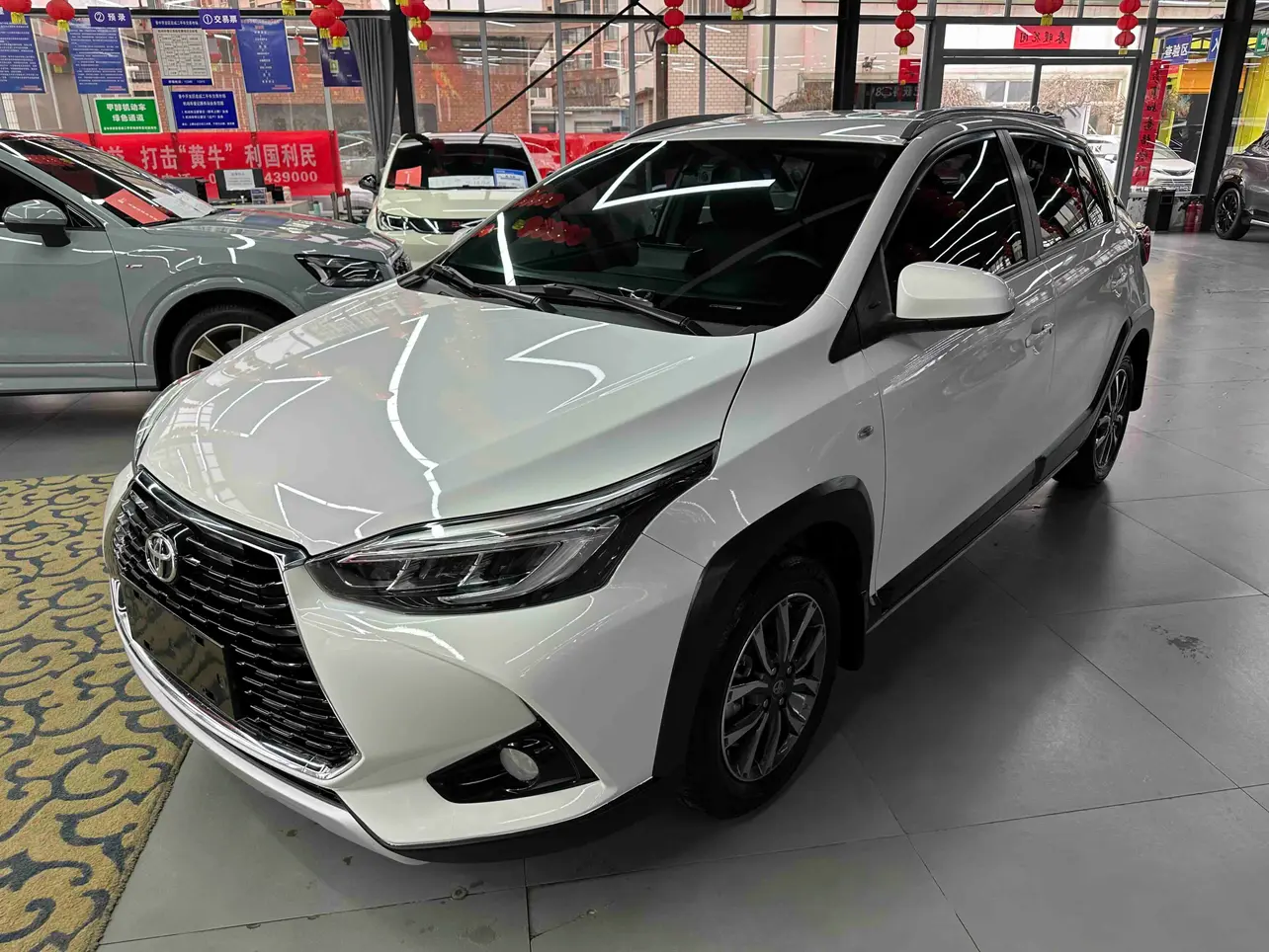 Toyota Yaris L  из Китая