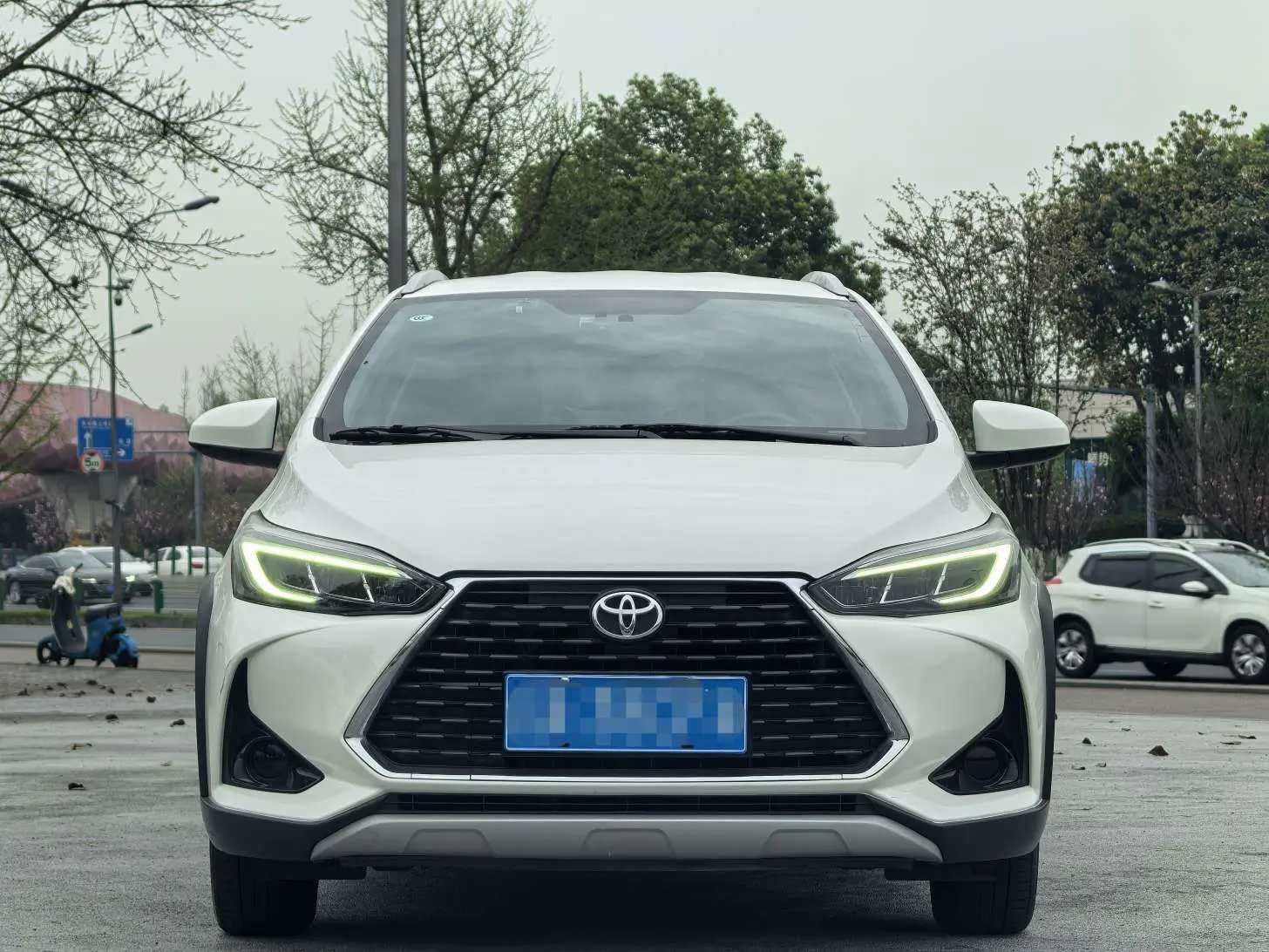 Toyota Yaris L  из Китая