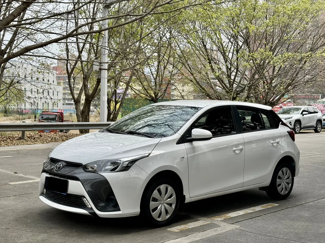 Toyota Yaris L  из Китая