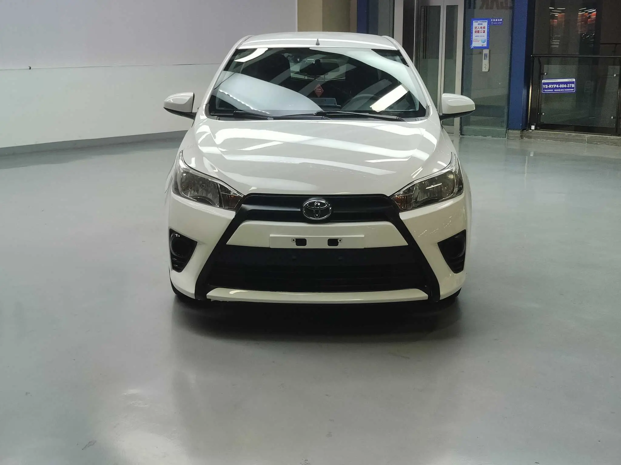 Toyota Yaris L  из Китая