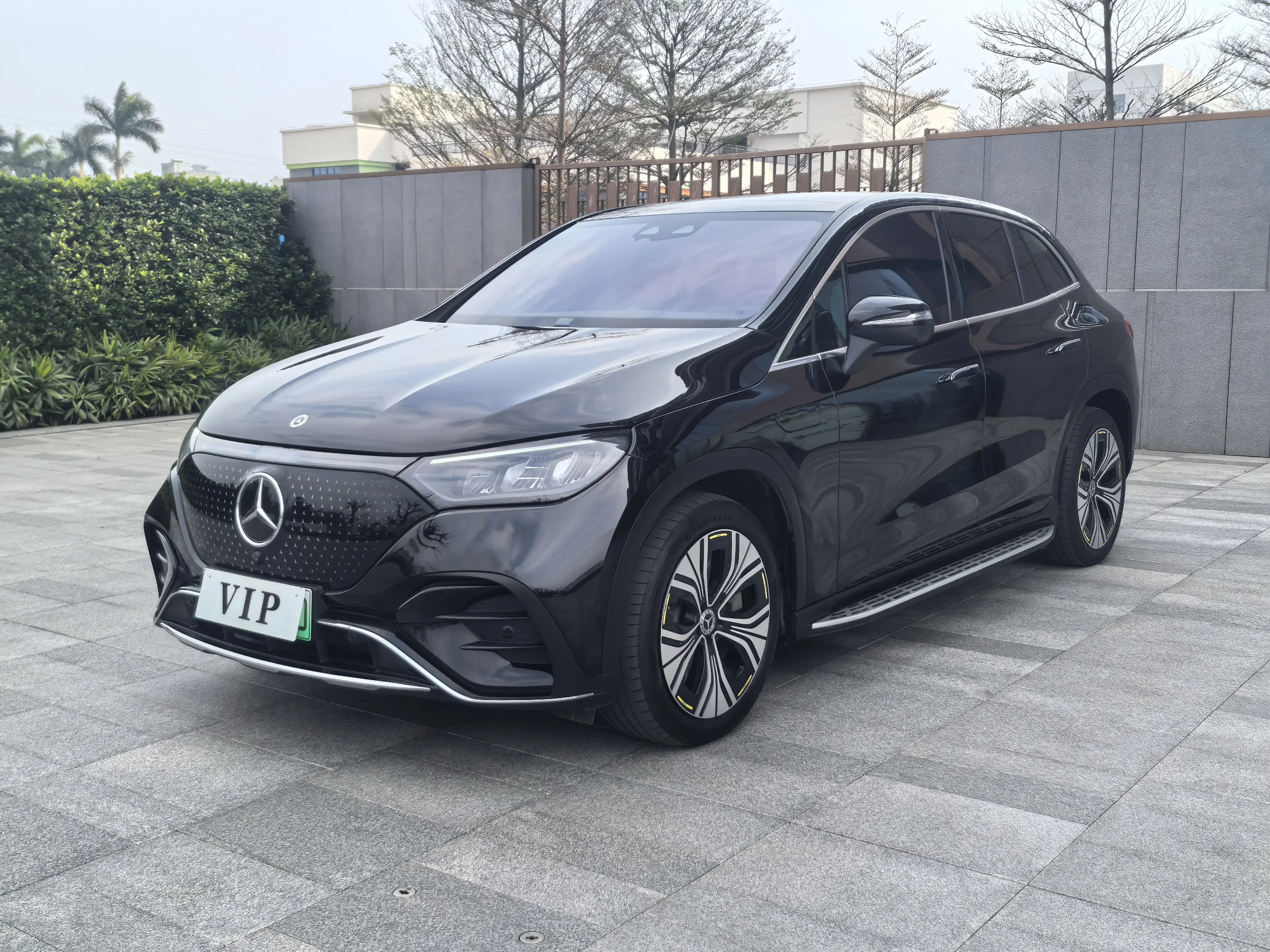 Mercedes-Benz EQE SUV