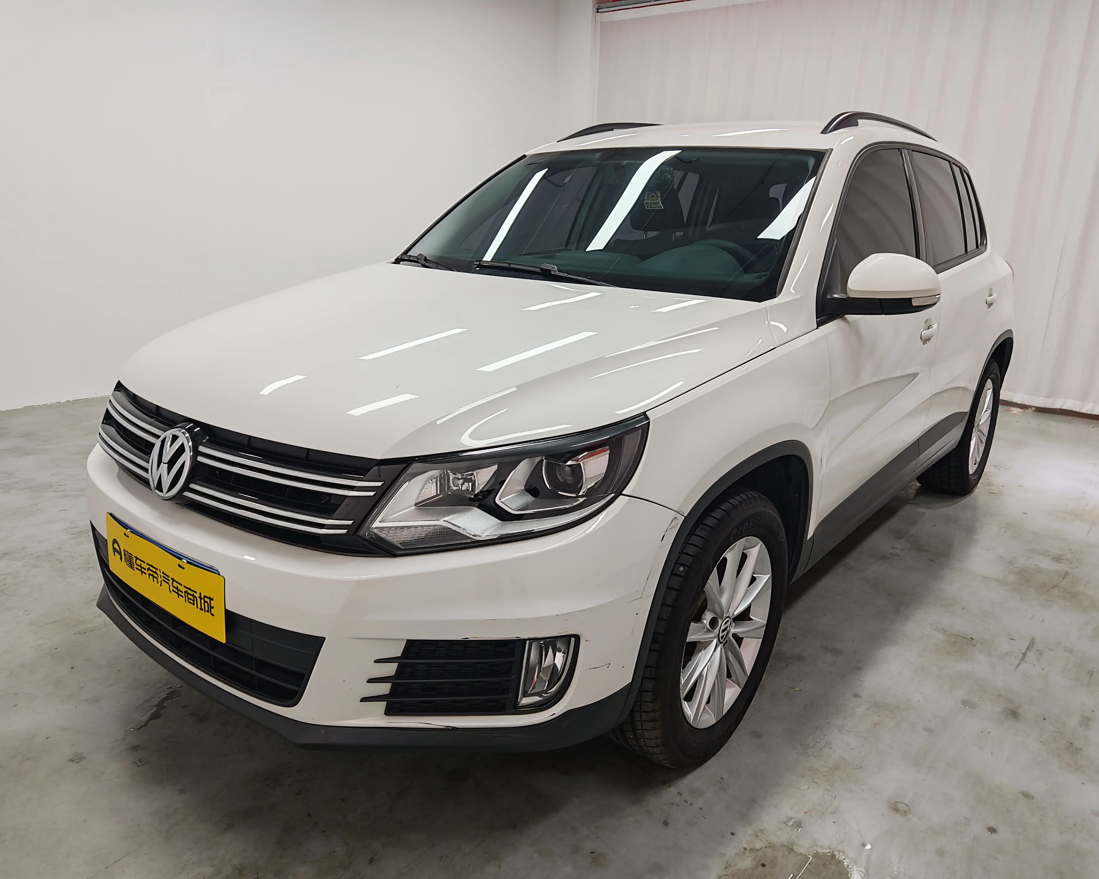 Volkswagen Tiguan (Tharu)