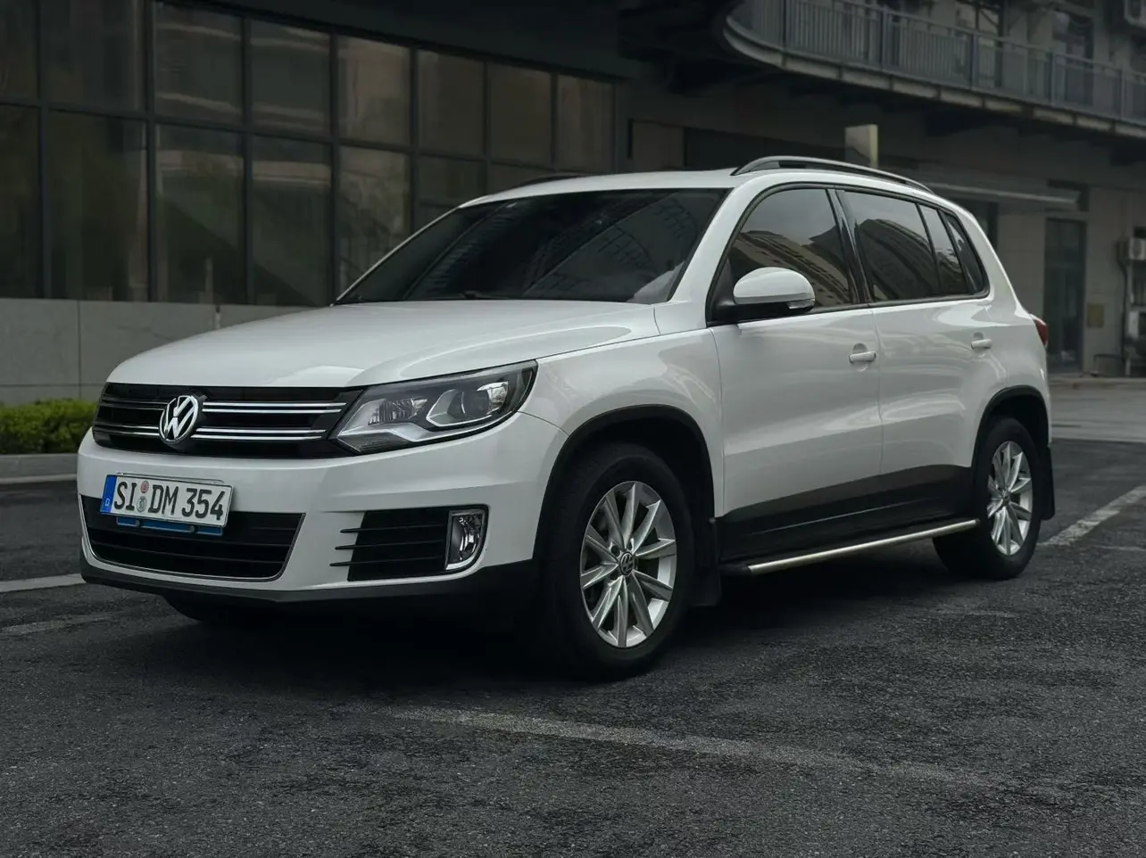 Volkswagen Tiguan (Tharu)