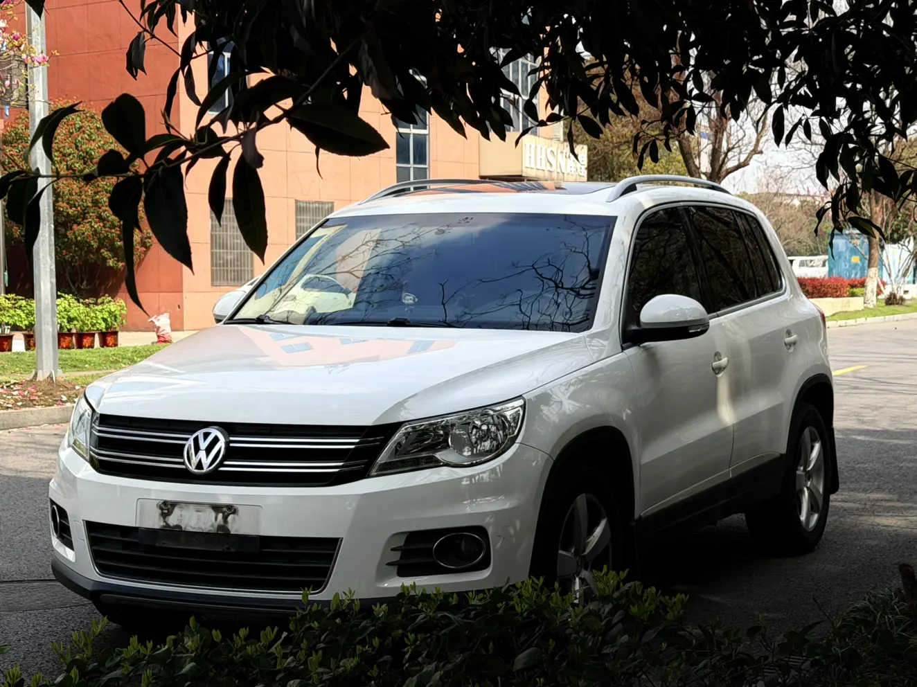 Volkswagen Tiguan (Tharu)