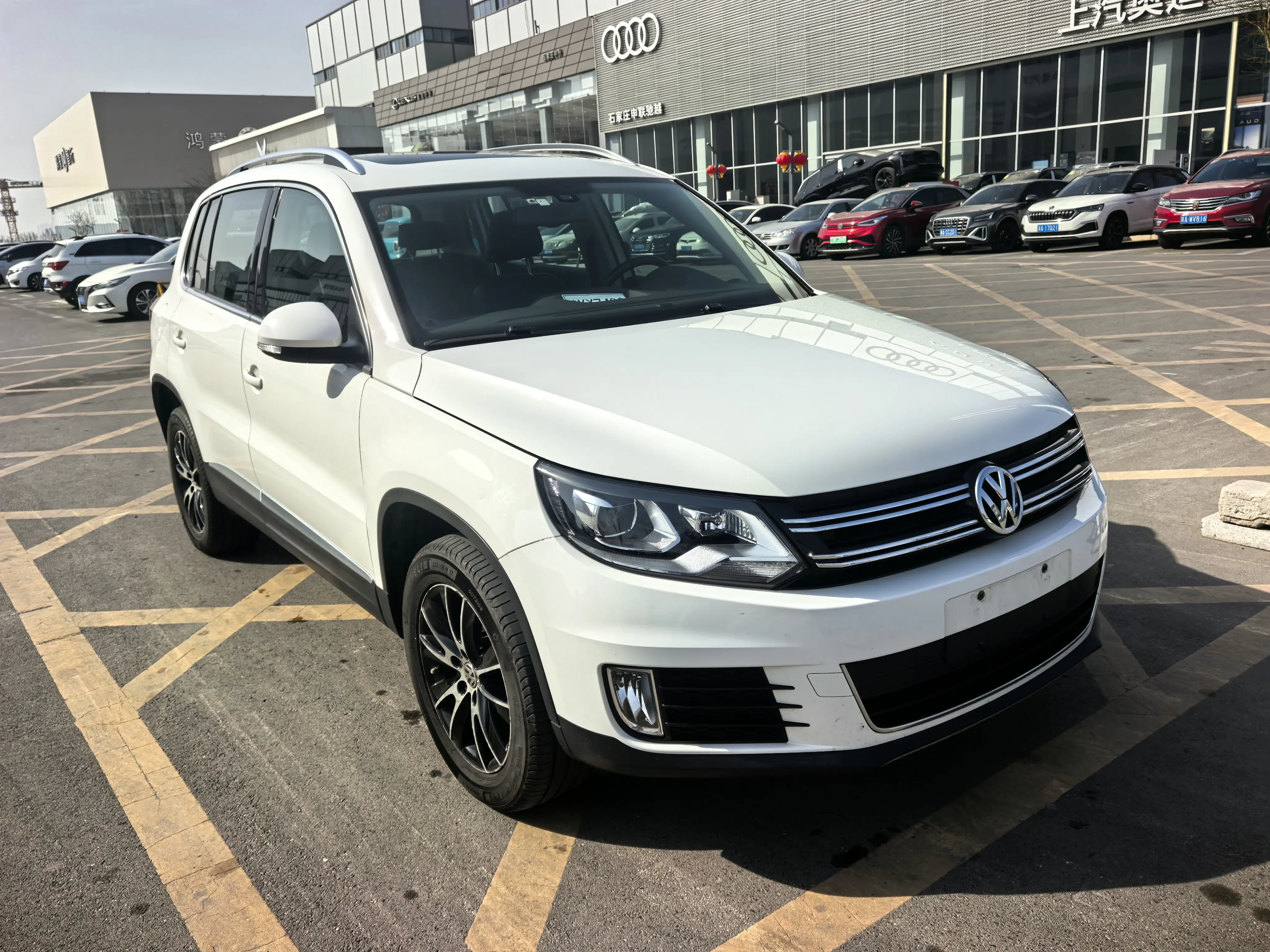 Volkswagen Tiguan (Tharu)