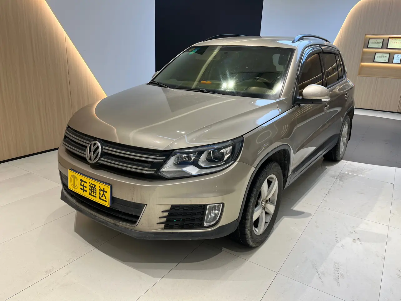 Volkswagen Tiguan (Tharu)
