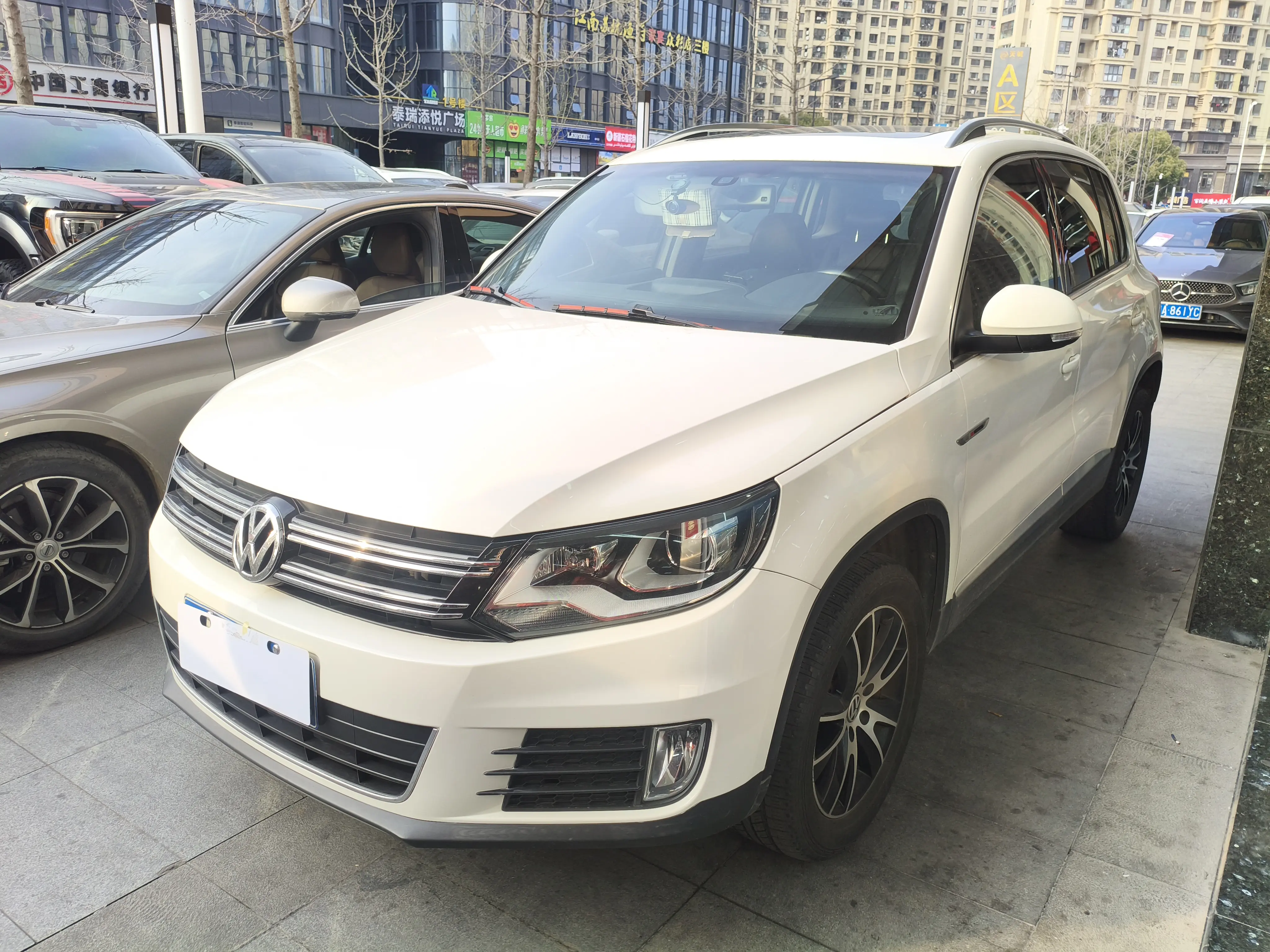 Volkswagen Tiguan (Tharu)