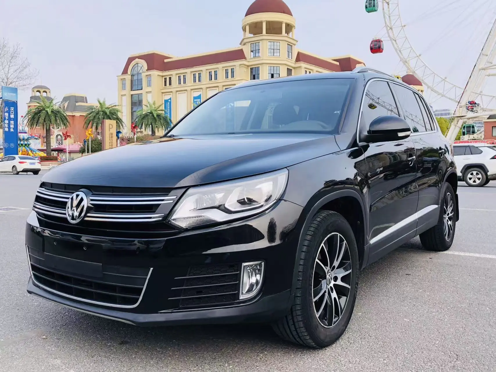 Volkswagen Tiguan (Tharu)