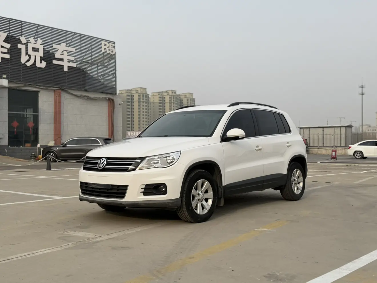 Volkswagen Tiguan (Tharu)