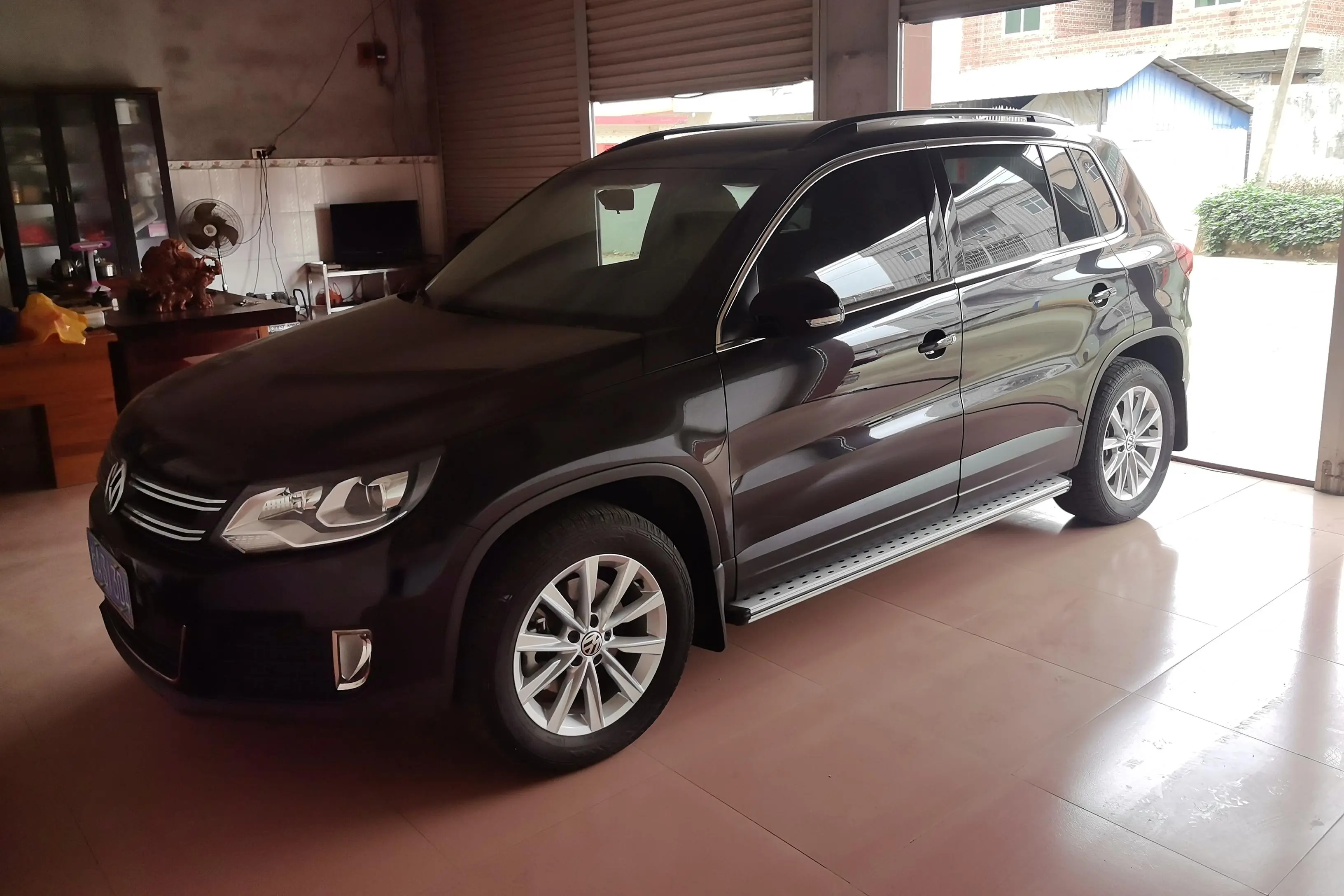 Volkswagen Tiguan (Tharu)