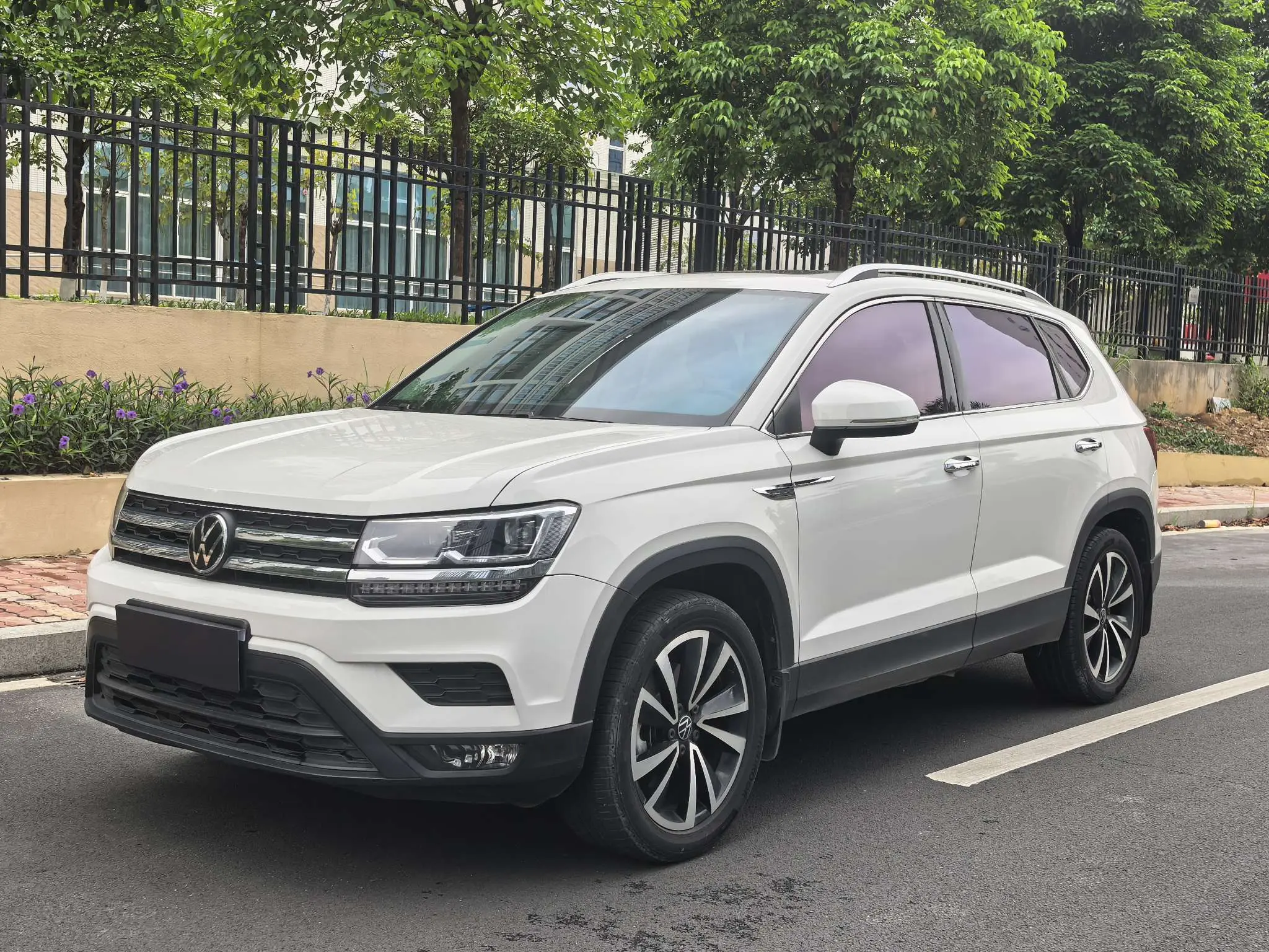Volkswagen Tharu