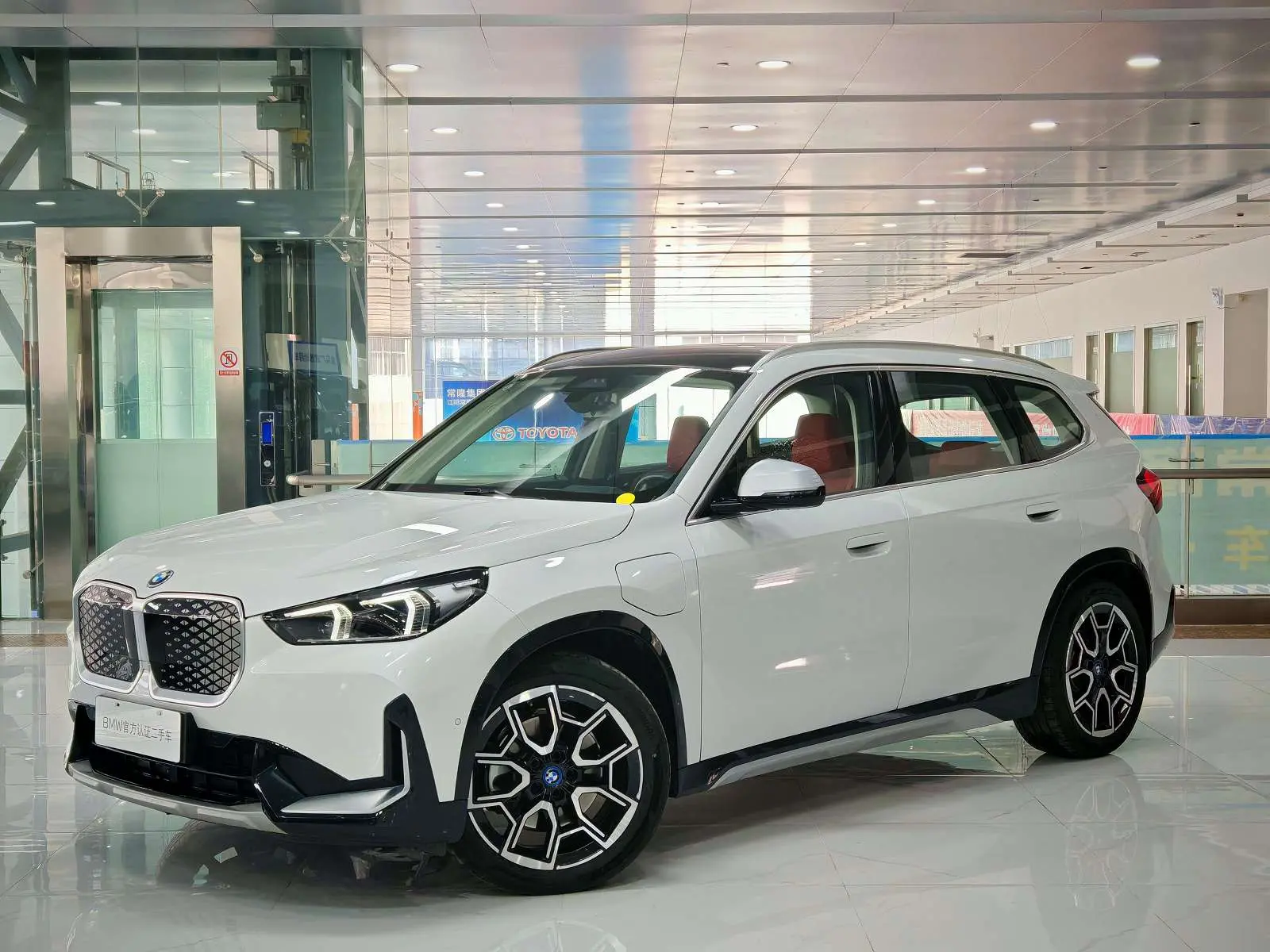BMW iX1