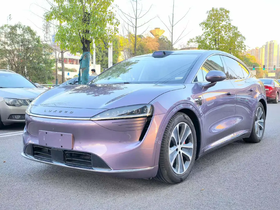 Luxeed Zhijie R7
