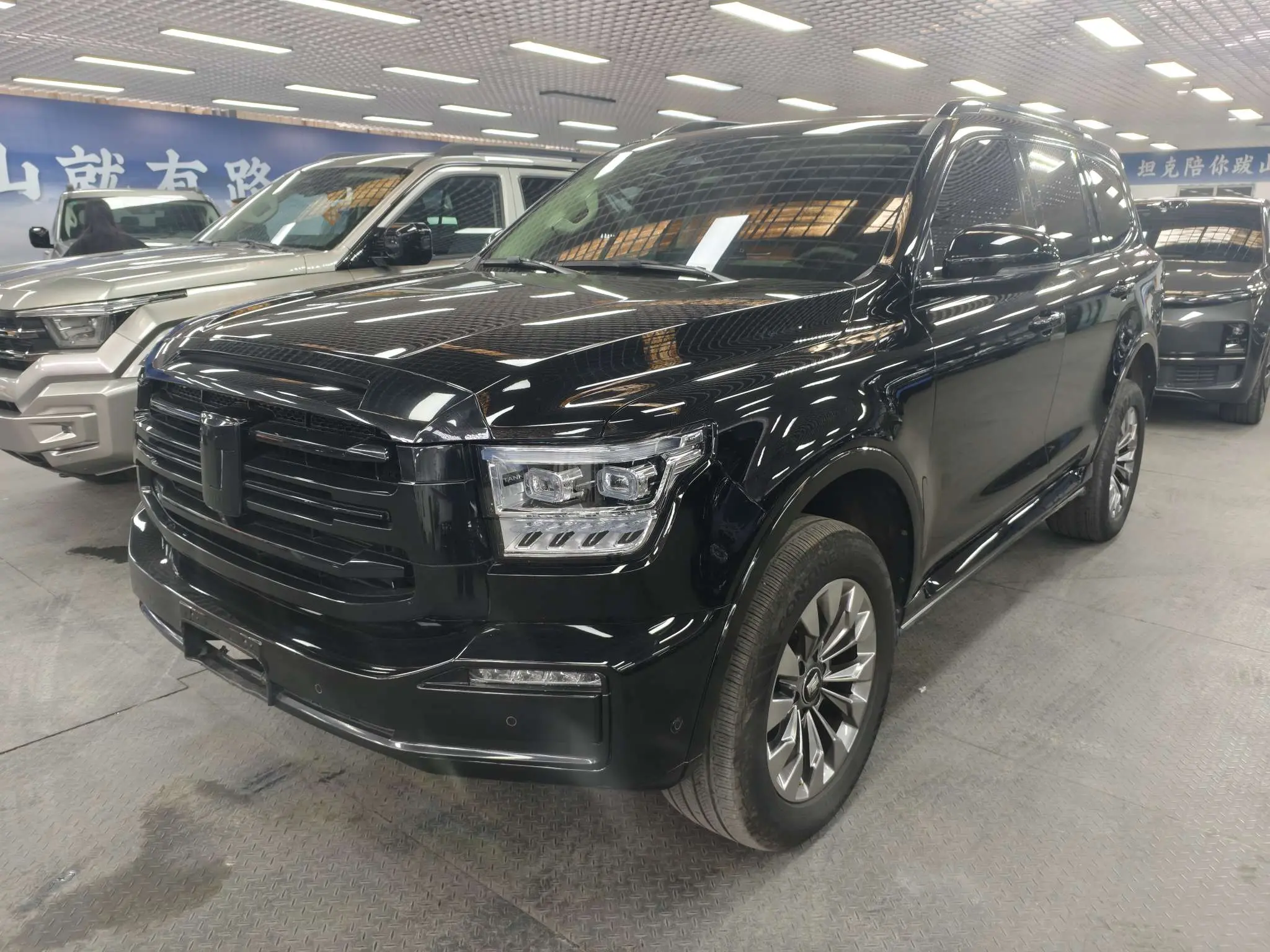 Tank 500  из Китая