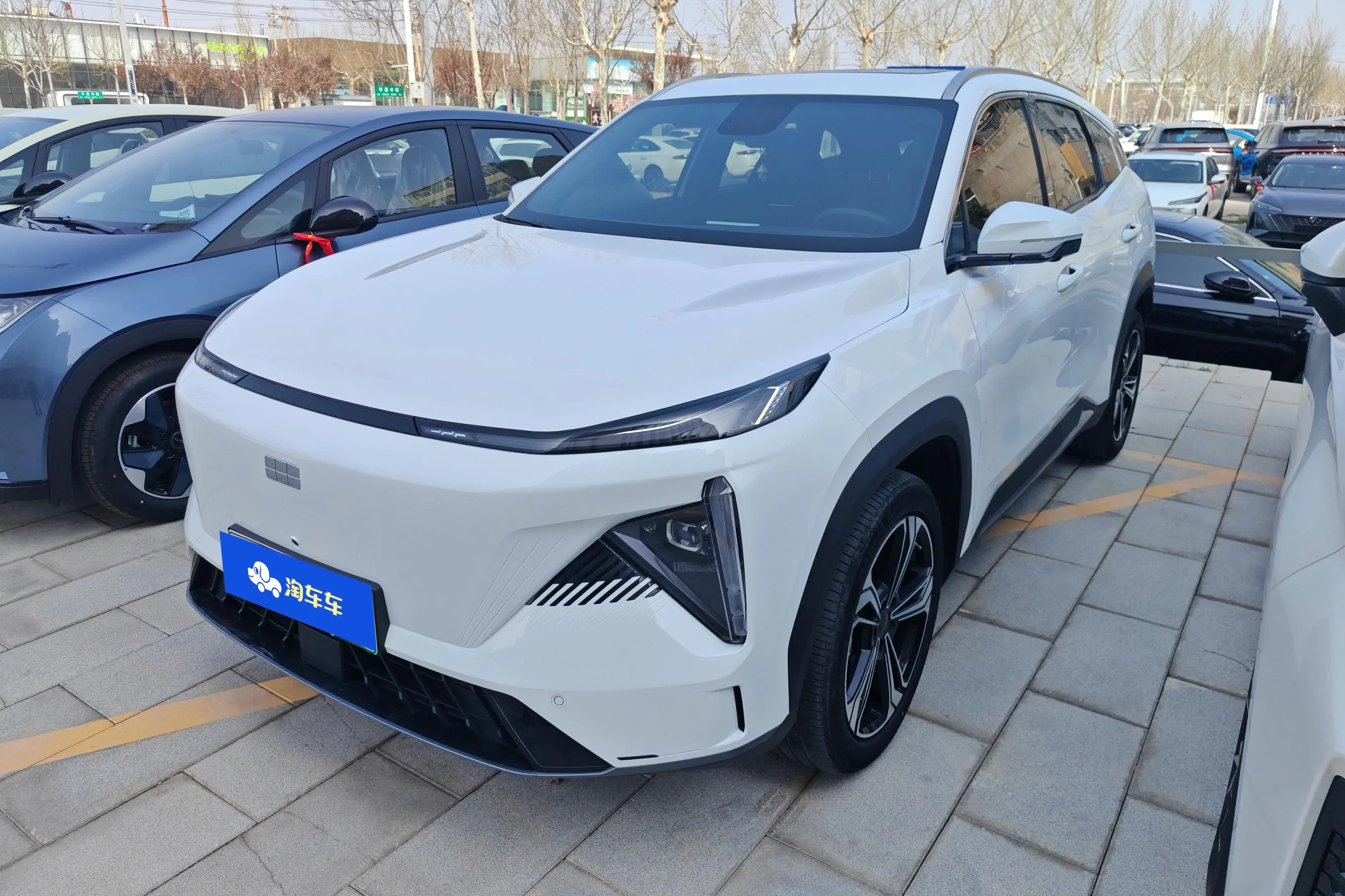 Geely Galaxy L7