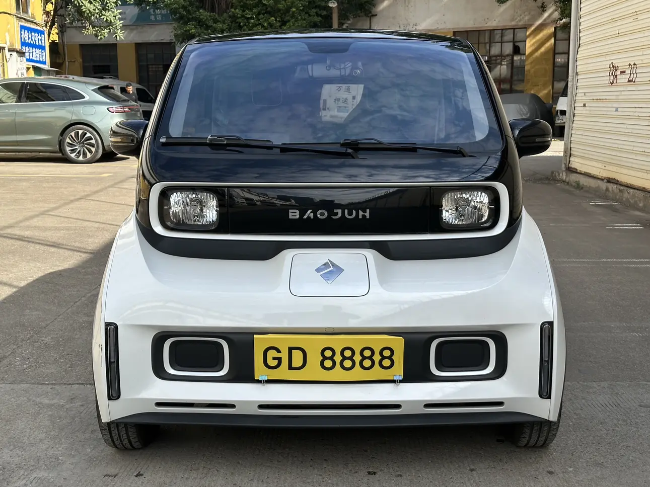 Baojun E300  из Китая