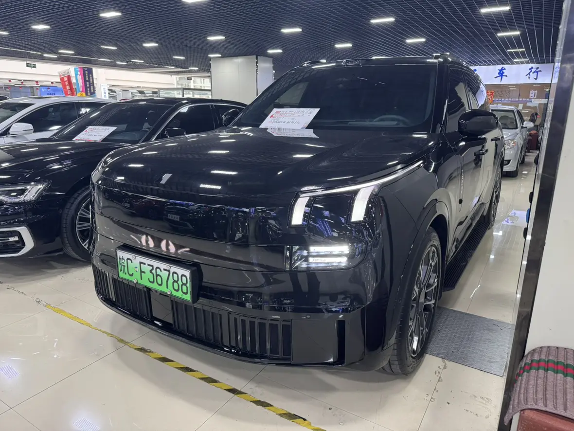 Lynk & Co 900