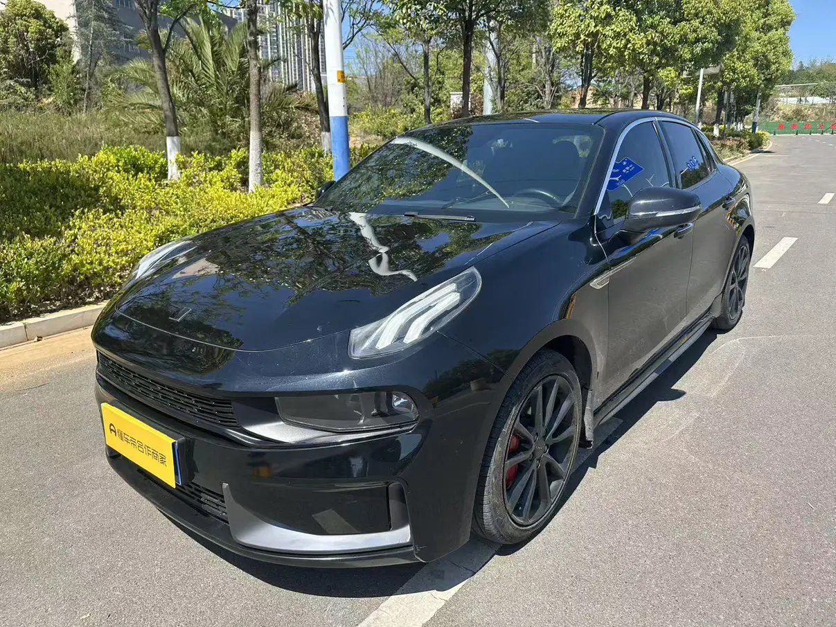 Lynk & Co 03