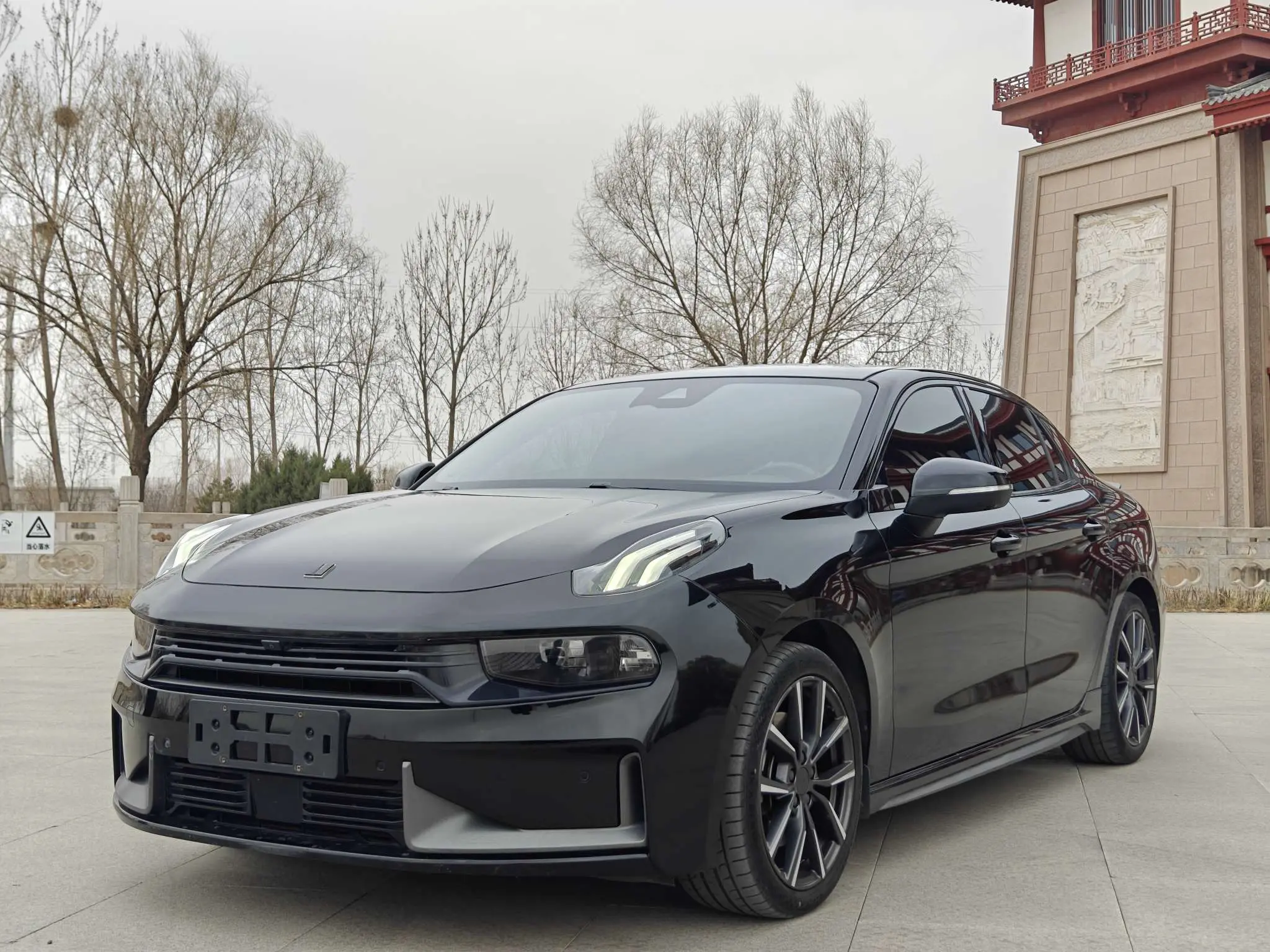 Lynk & Co 03