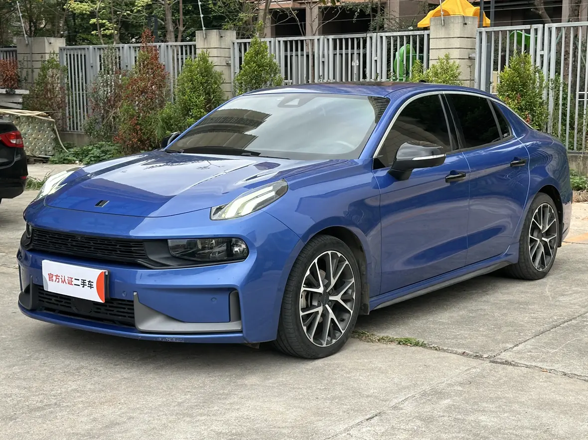 Lynk & Co 03