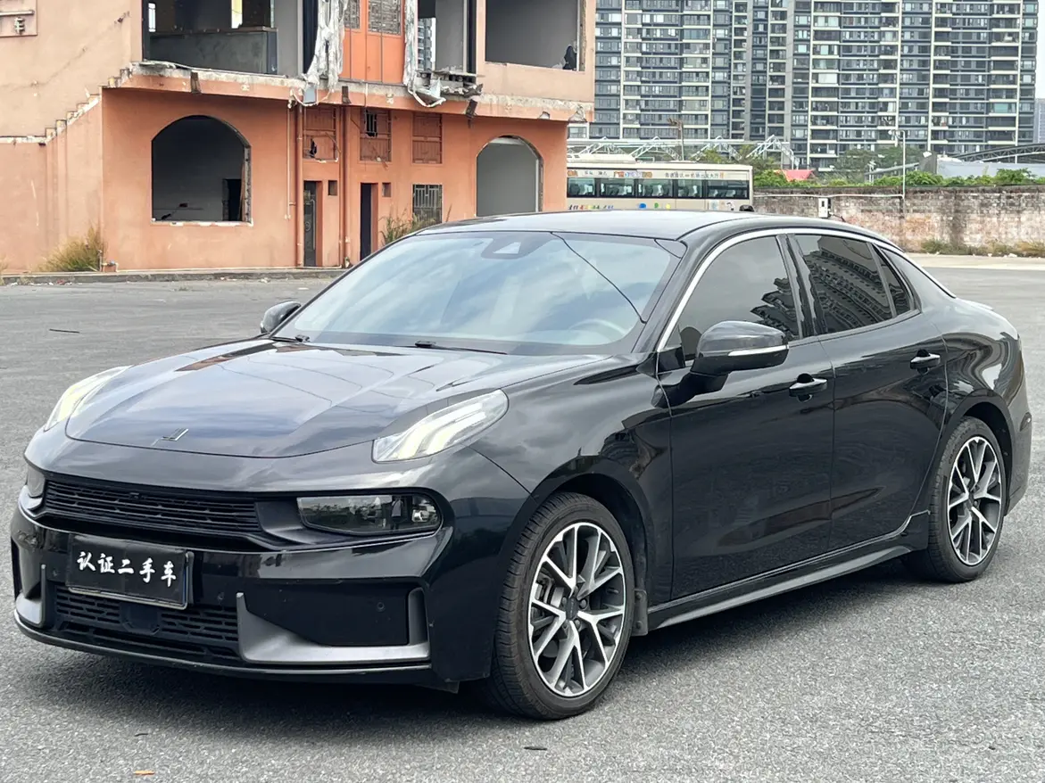 Lynk & Co 03