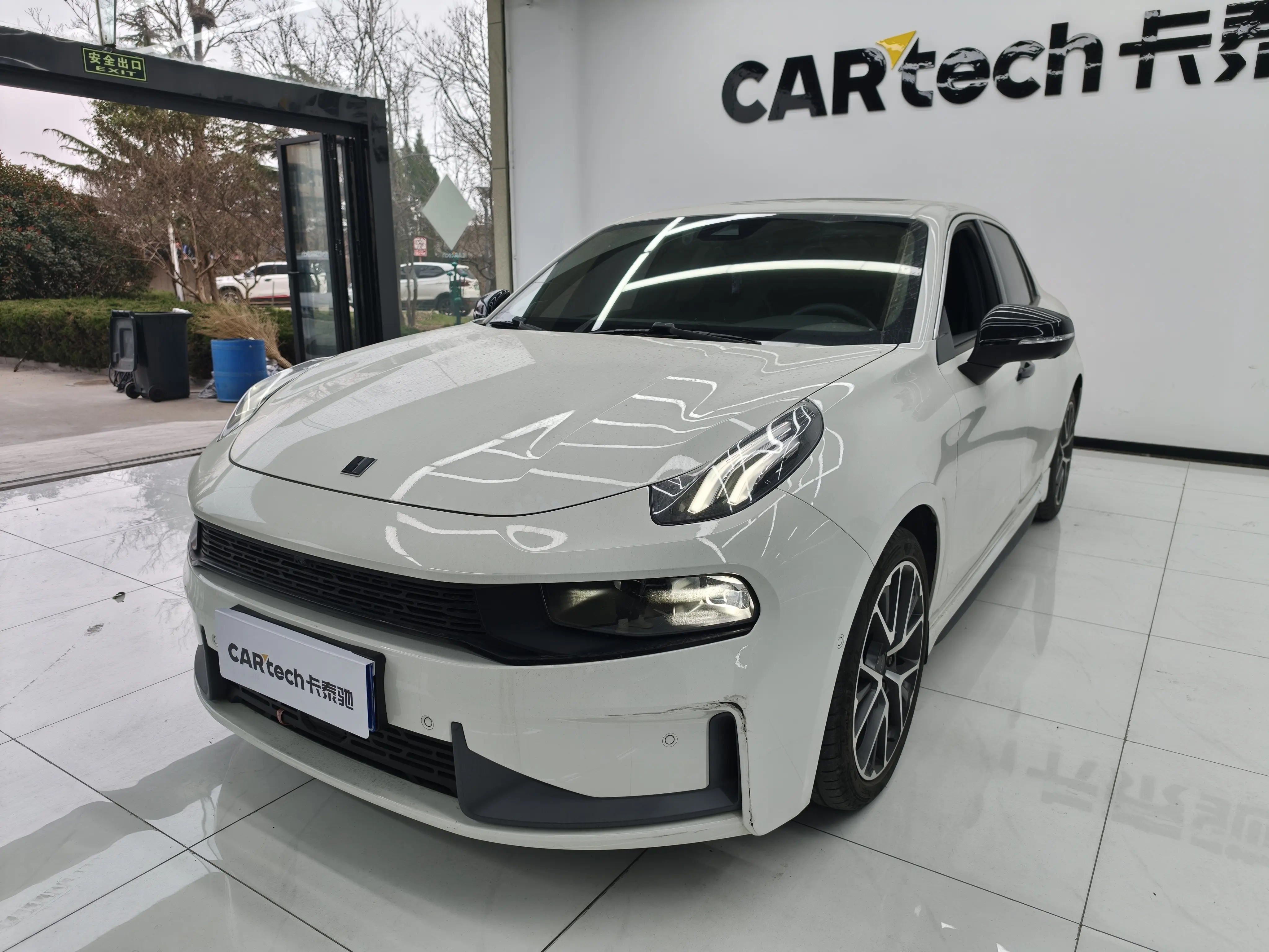 Lynk & Co 03