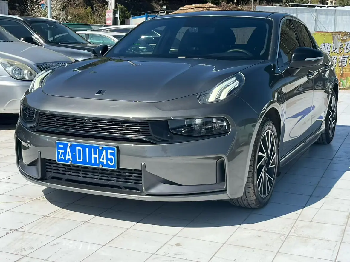 Lynk & Co 03