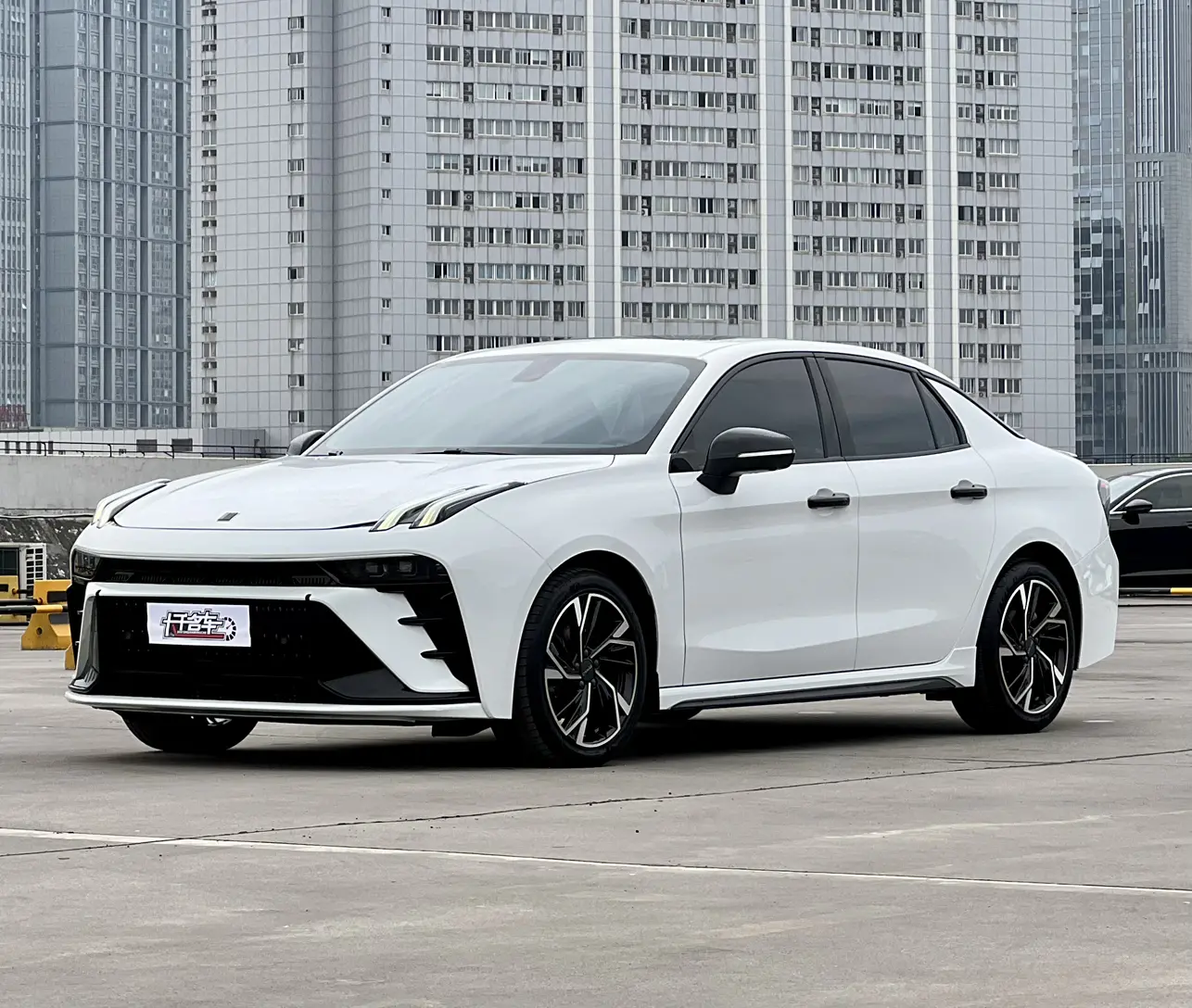 Lynk & Co 03