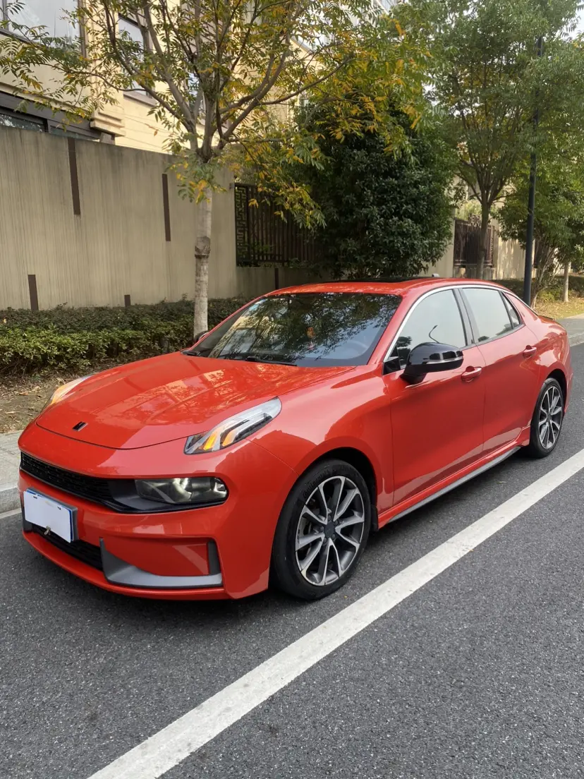 Lynk & Co 03